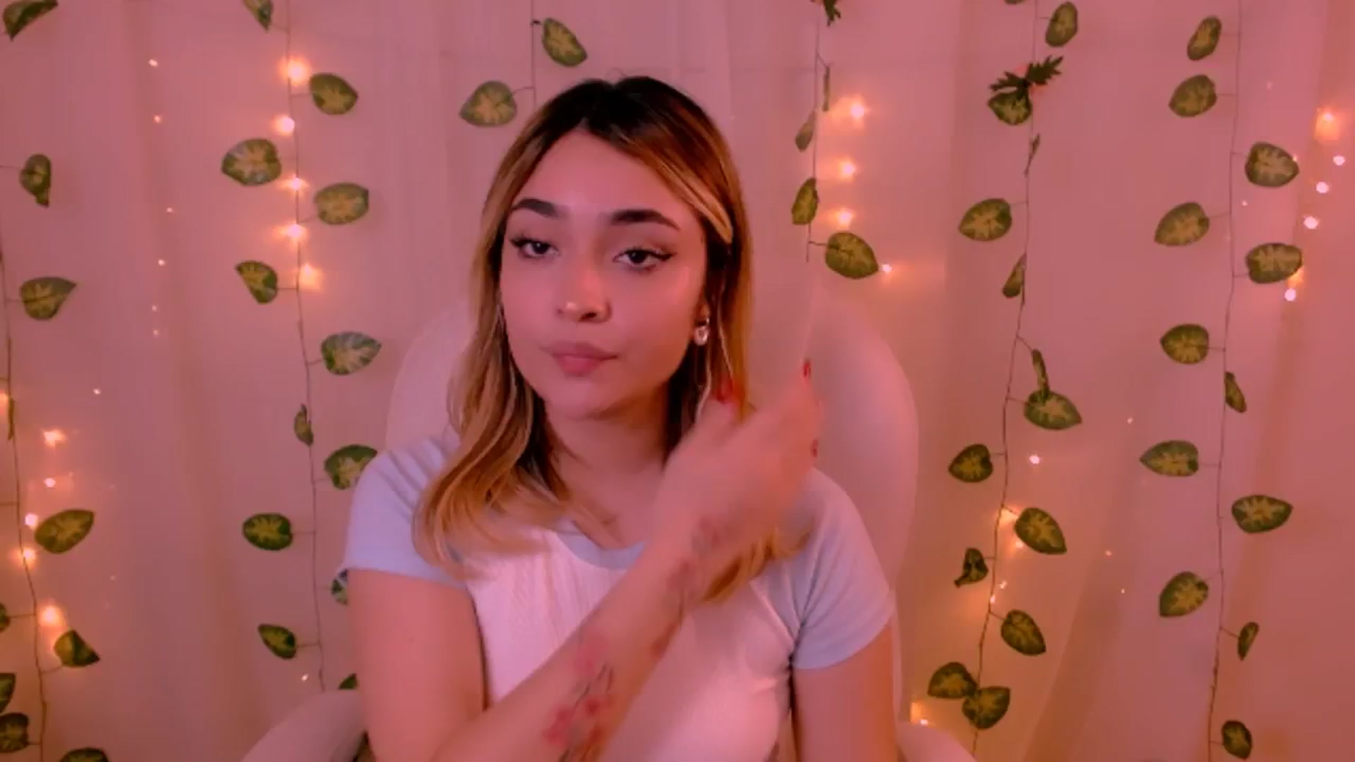 Gallery image thumbnail from Sugar_h0ney's myfreecams stream on, 05/31/2024, 06:47 image 11 of 20