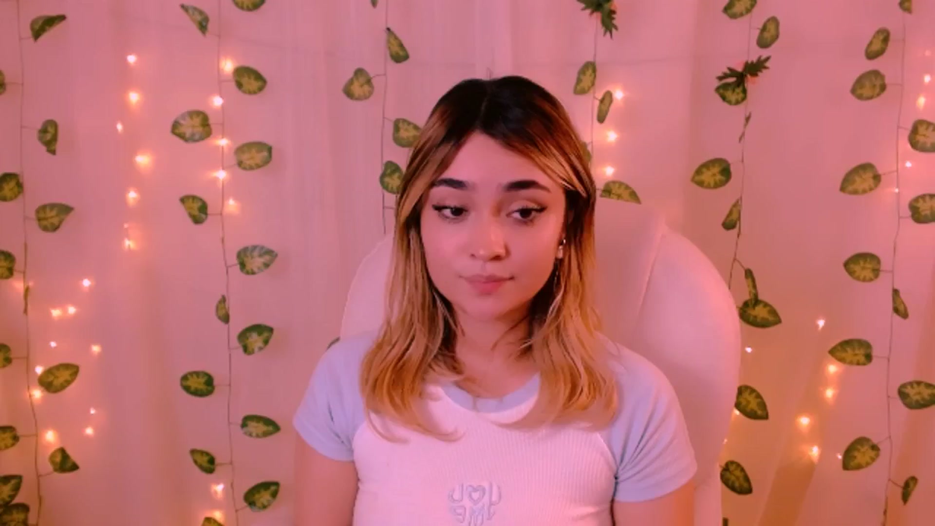 Gallery image thumbnail from Sugar_h0ney's myfreecams stream on, 05/31/2024, 07:11 image 9 of 20