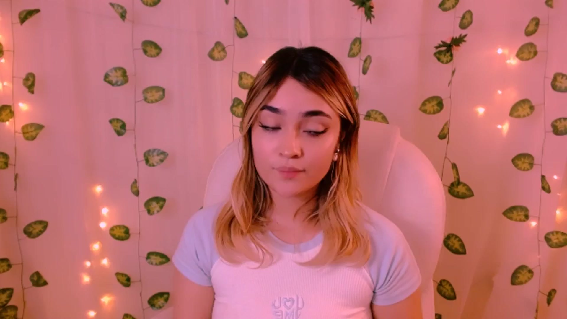 Gallery image thumbnail from Sugar_h0ney's myfreecams stream on, 05/31/2024, 07:11 image 8 of 20