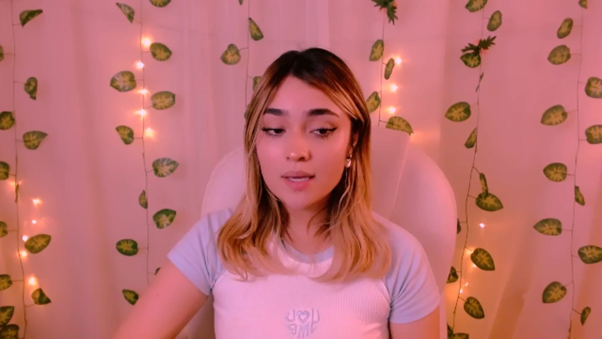 Gallery image thumbnail from Sugar_h0ney's myfreecams stream on, 05/31/2024, 07:11 image 3 of 20