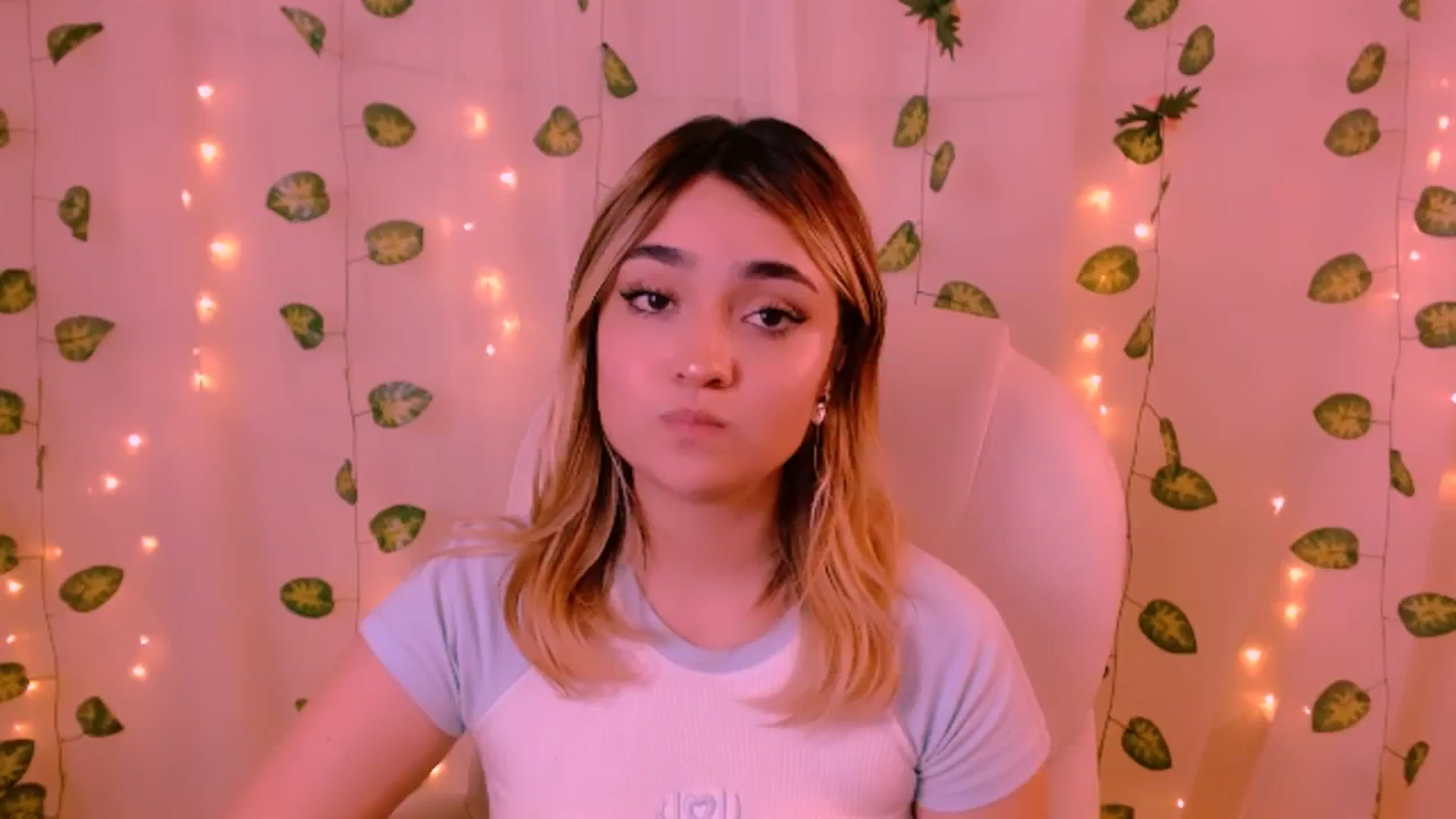 Gallery image thumbnail from Sugar_h0ney's myfreecams stream on, 05/31/2024, 07:11 image 14 of 20