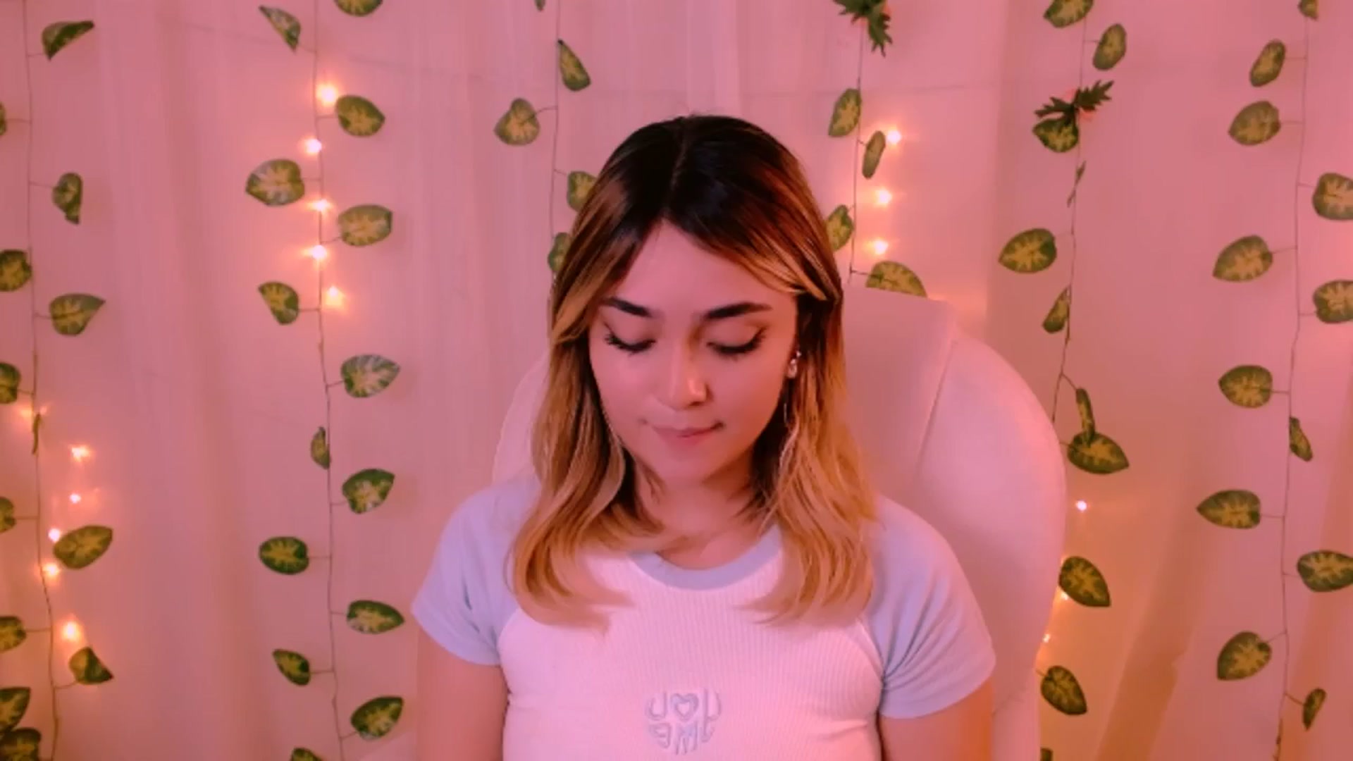 Gallery image thumbnail from Sugar_h0ney's myfreecams stream on, 05/31/2024, 07:11 image 18 of 20