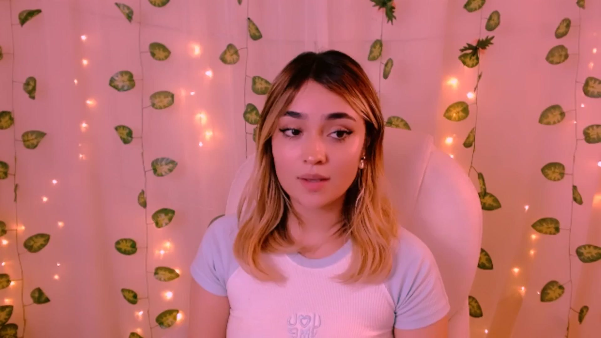 Gallery image thumbnail from Sugar_h0ney's myfreecams stream on, 05/31/2024, 07:11 image 19 of 20