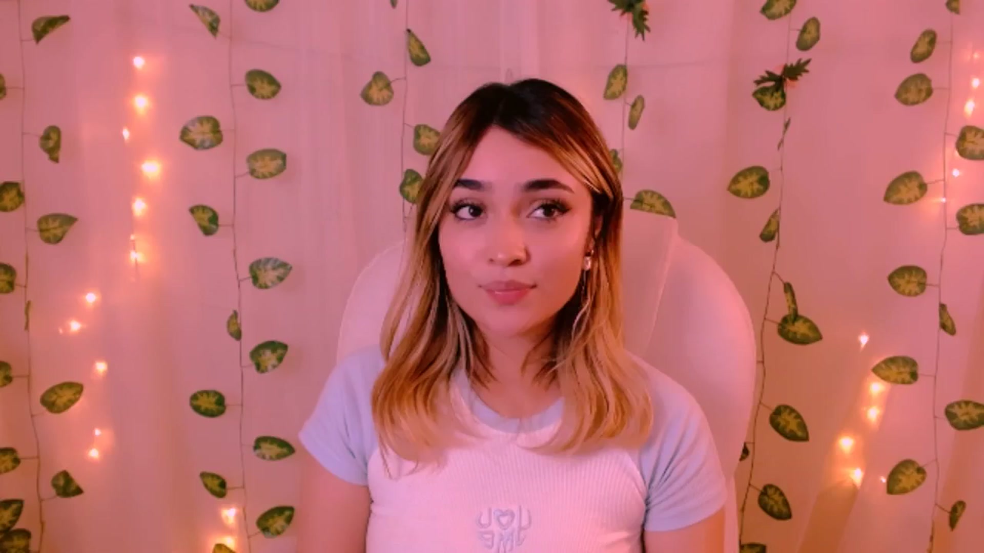 Gallery image thumbnail from Sugar_h0ney's myfreecams stream on, 05/31/2024, 07:11 image 4 of 20
