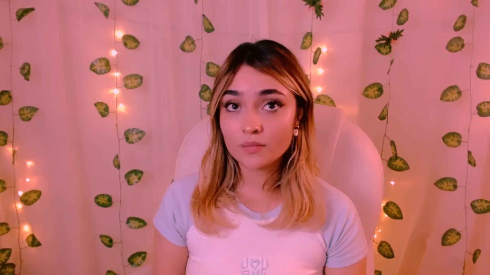 Gallery image thumbnail from Sugar_h0ney's myfreecams stream on, 05/31/2024, 07:11 image 7 of 20