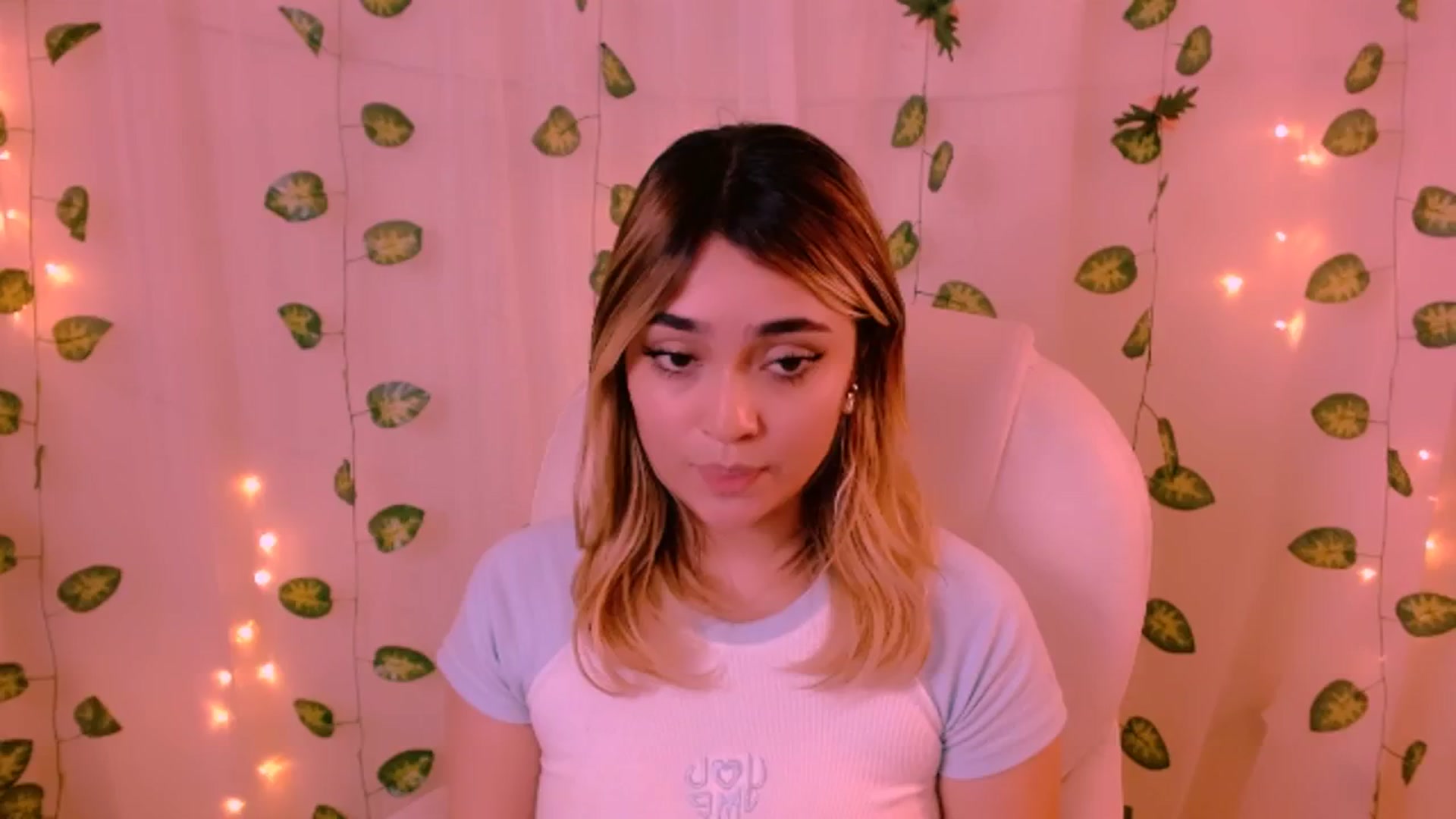 Gallery image thumbnail from Sugar_h0ney's myfreecams stream on, 05/31/2024, 07:11 image 16 of 20