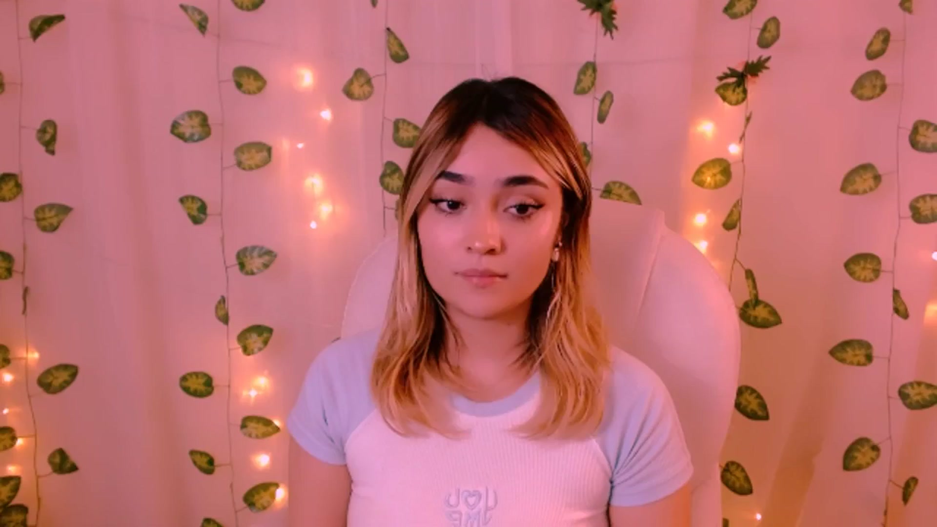 Gallery image thumbnail from Sugar_h0ney's myfreecams stream on, 05/31/2024, 07:11 image 17 of 20