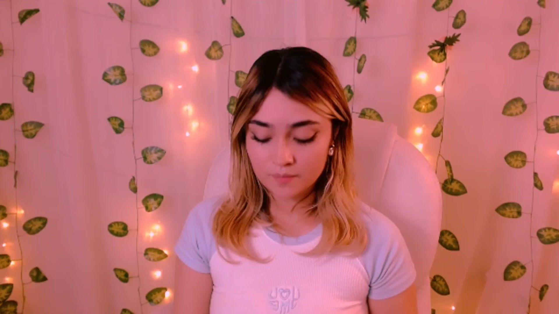 Gallery image thumbnail from Sugar_h0ney's myfreecams stream on, 05/31/2024, 07:11 image 10 of 20