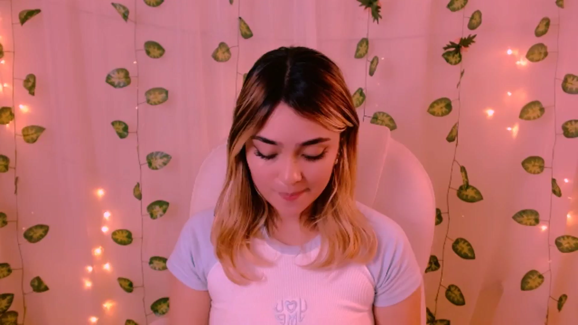 Gallery image thumbnail from Sugar_h0ney's myfreecams stream on, 05/31/2024, 07:11 image 2 of 20