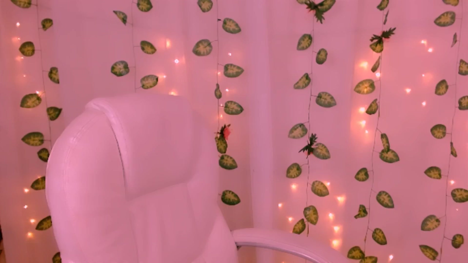 Gallery image thumbnail from Sugar_h0ney's myfreecams stream on, 06/12/2024, 02:40 image 20 of 20