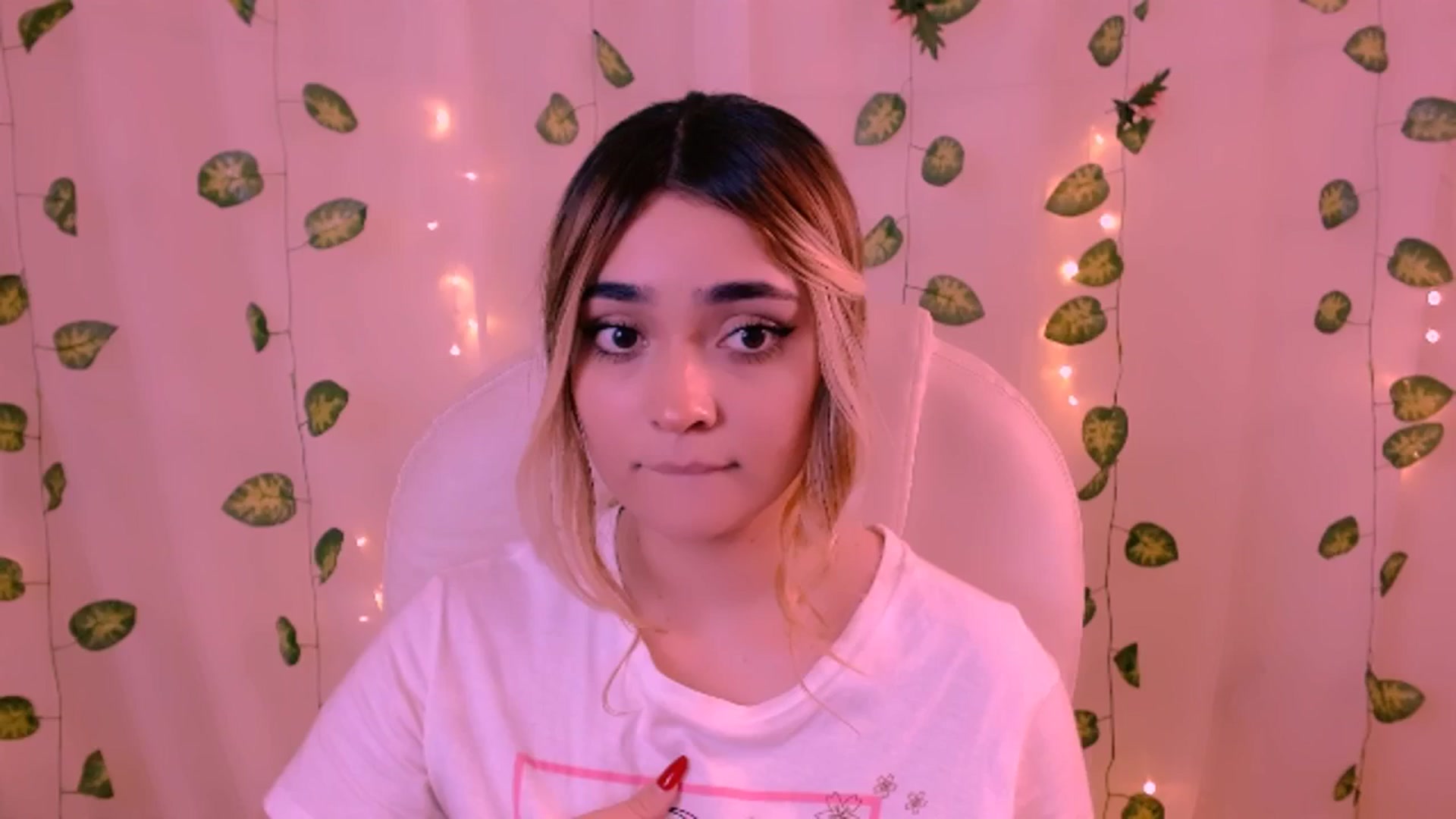 Gallery image thumbnail from Sugar_h0ney's myfreecams stream on, 06/12/2024, 06:31 image 3 of 20