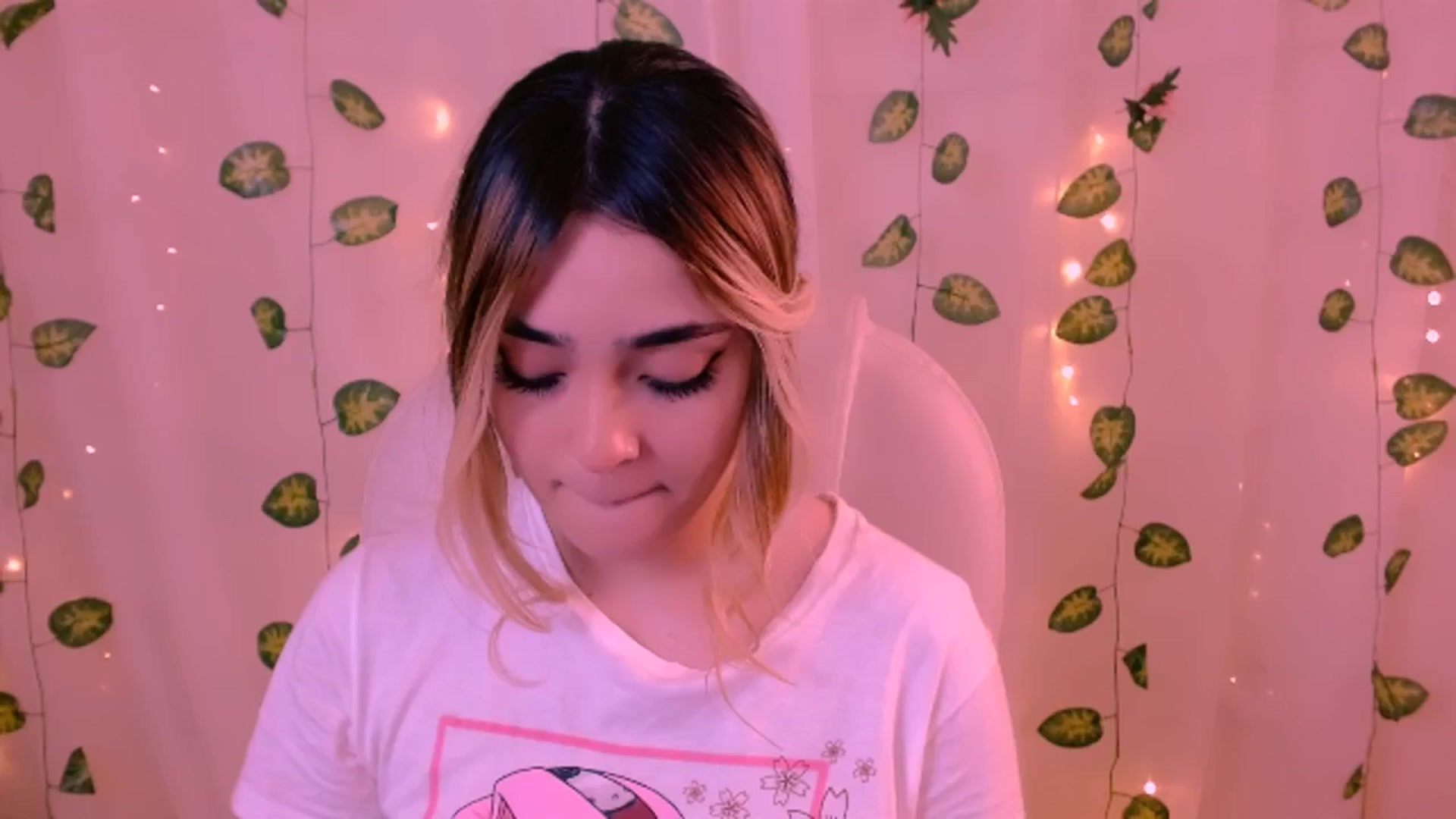 Gallery image thumbnail from Sugar_h0ney's myfreecams stream on, 06/12/2024, 06:31 image 6 of 20