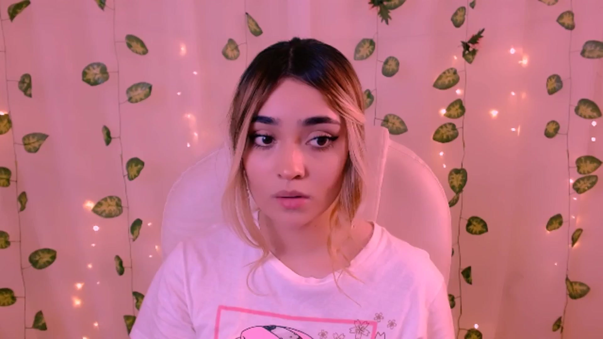 Gallery image thumbnail from Sugar_h0ney's myfreecams stream on, 06/12/2024, 06:31 image 1 of 20