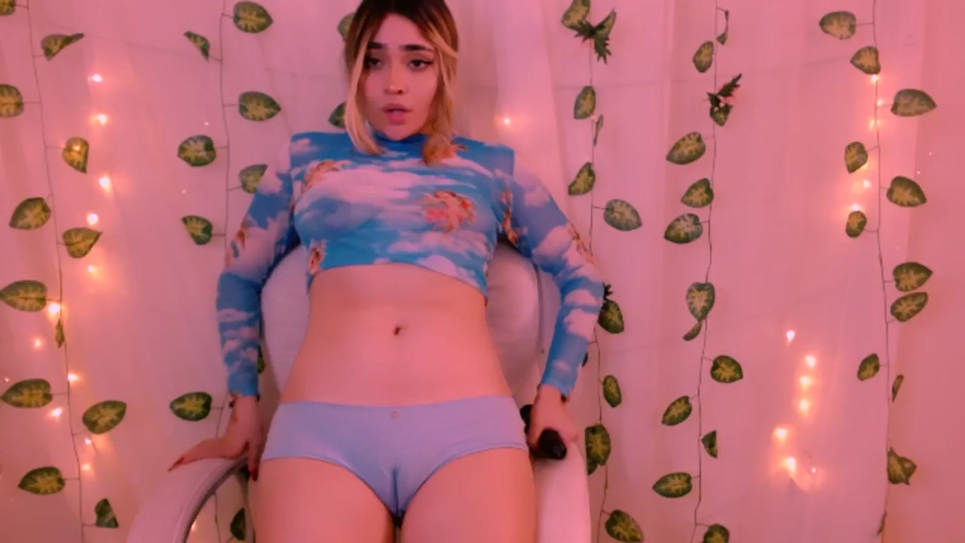 Gallery image thumbnail from Sugar_h0ney's myfreecams stream on, 06/12/2024, 06:31 image 17 of 20