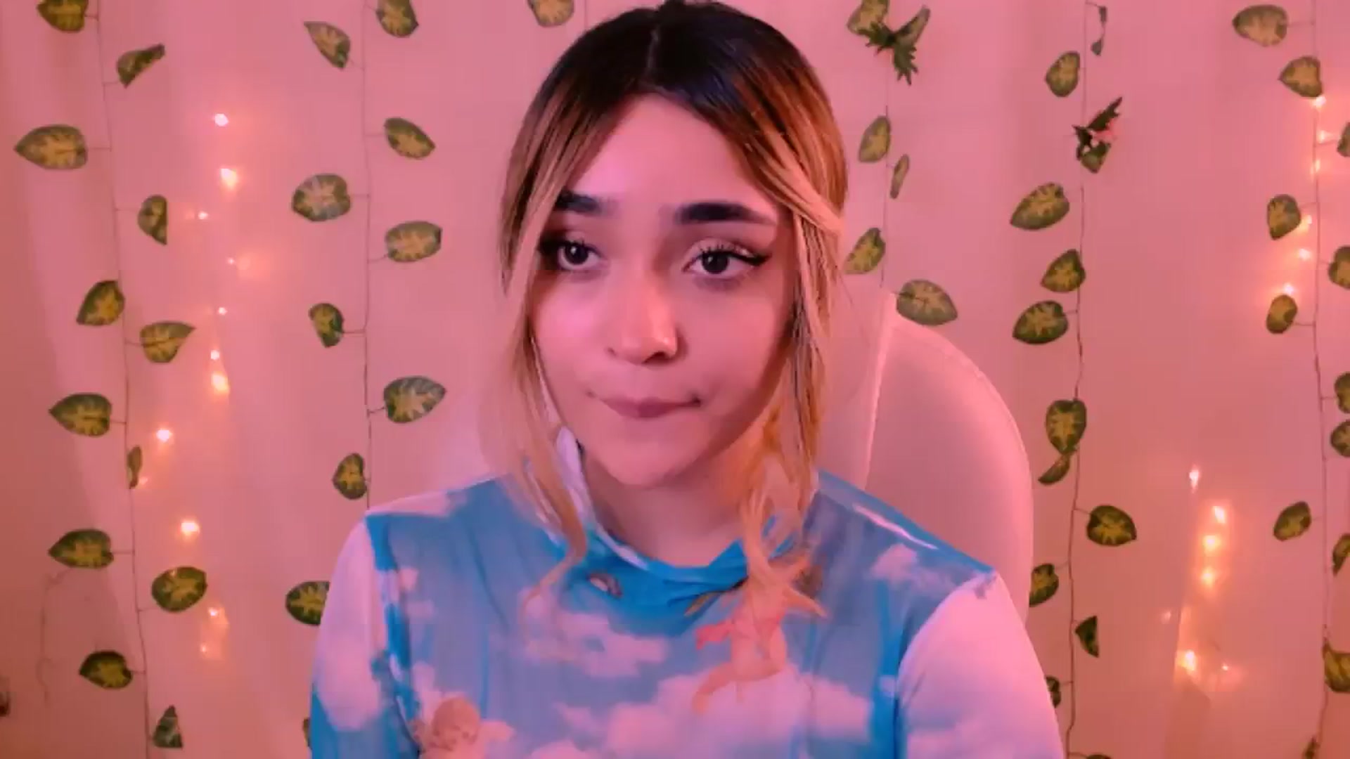 Gallery image thumbnail from Sugar_h0ney's myfreecams stream on, 06/12/2024, 06:31 image 14 of 20