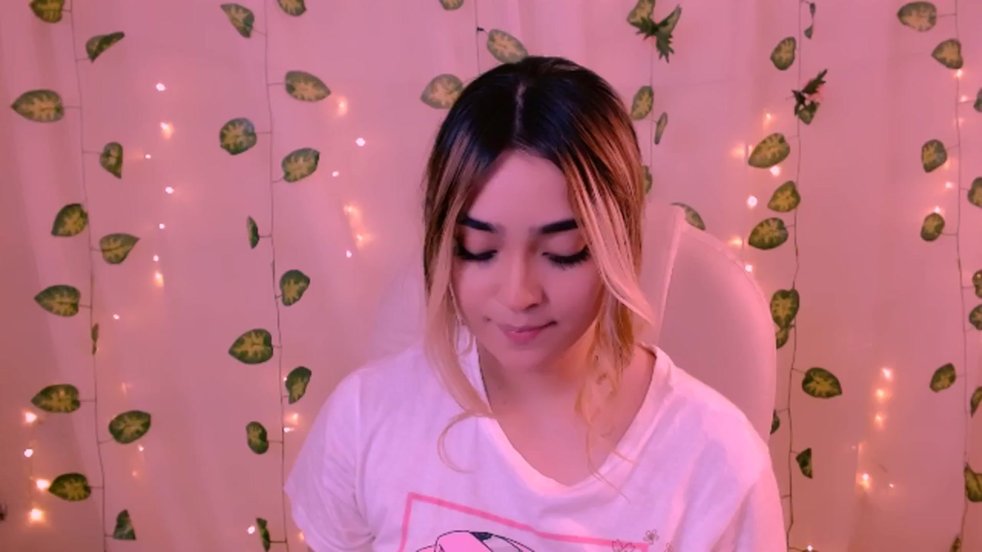Gallery image thumbnail from Sugar_h0ney's myfreecams stream on, 06/12/2024, 06:31 image 8 of 20