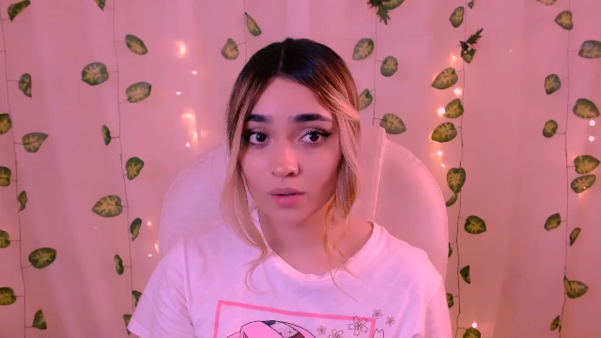 Gallery image thumbnail from Sugar_h0ney's myfreecams stream on, 06/12/2024, 06:31 image 2 of 20