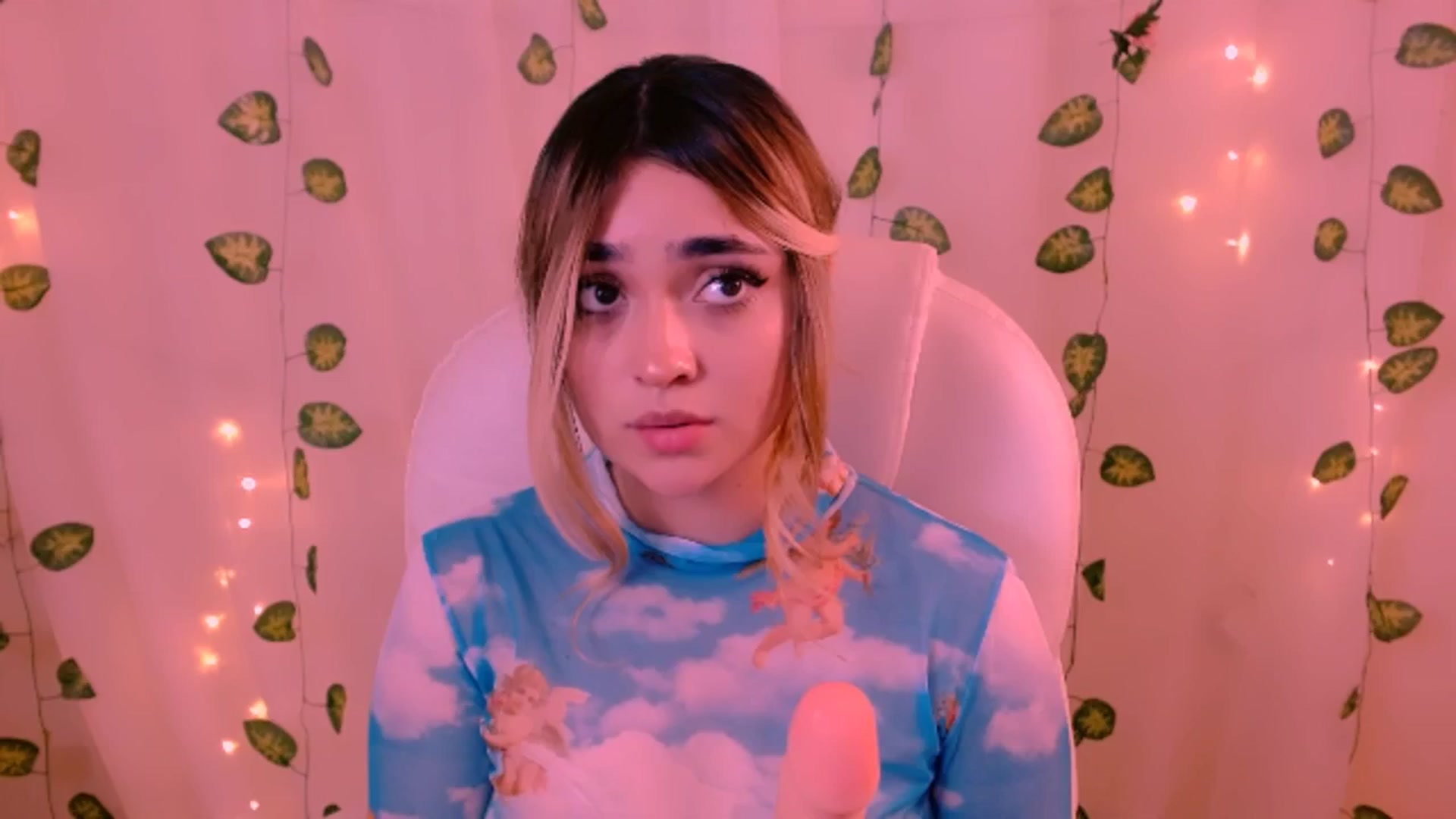 Gallery image thumbnail from Sugar_h0ney's myfreecams stream on, 06/12/2024, 08:46 image 11 of 20