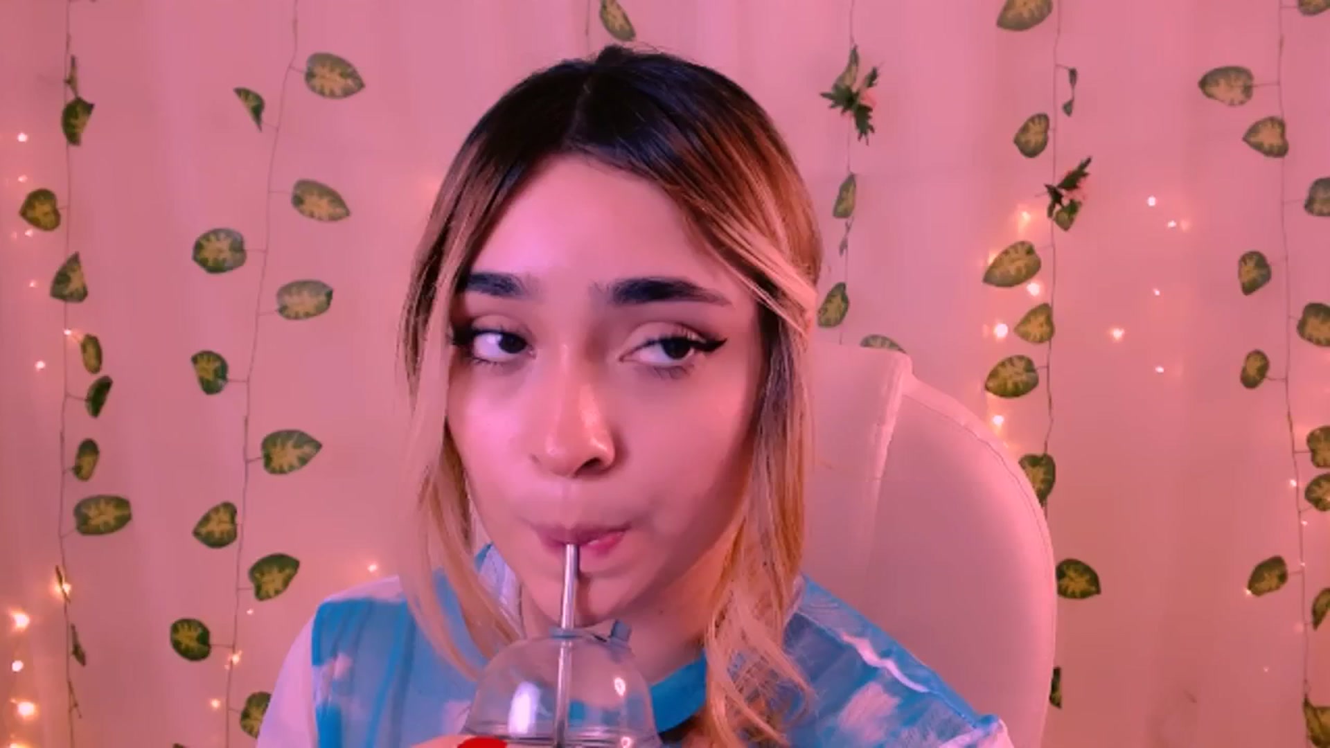 Gallery image thumbnail from Sugar_h0ney's myfreecams stream on, 06/12/2024, 08:46 image 6 of 20