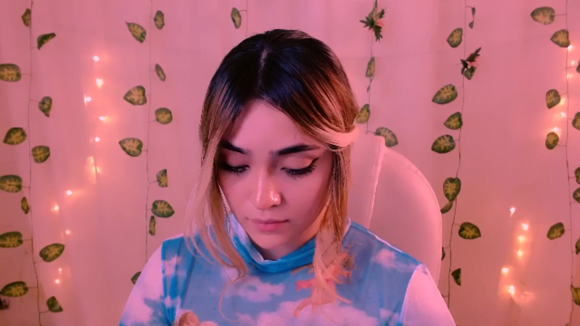 Gallery image thumbnail from Sugar_h0ney's myfreecams stream on, 06/12/2024, 08:46 image 14 of 20
