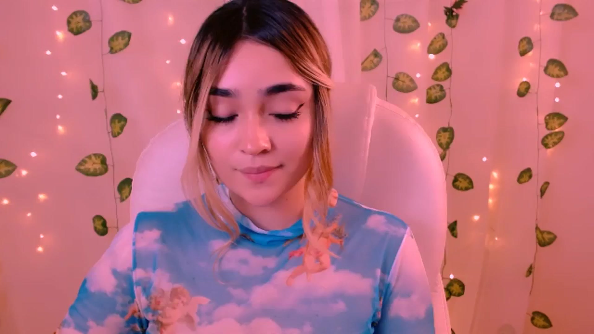 Gallery image thumbnail from Sugar_h0ney's myfreecams stream on, 06/12/2024, 08:46 image 2 of 20