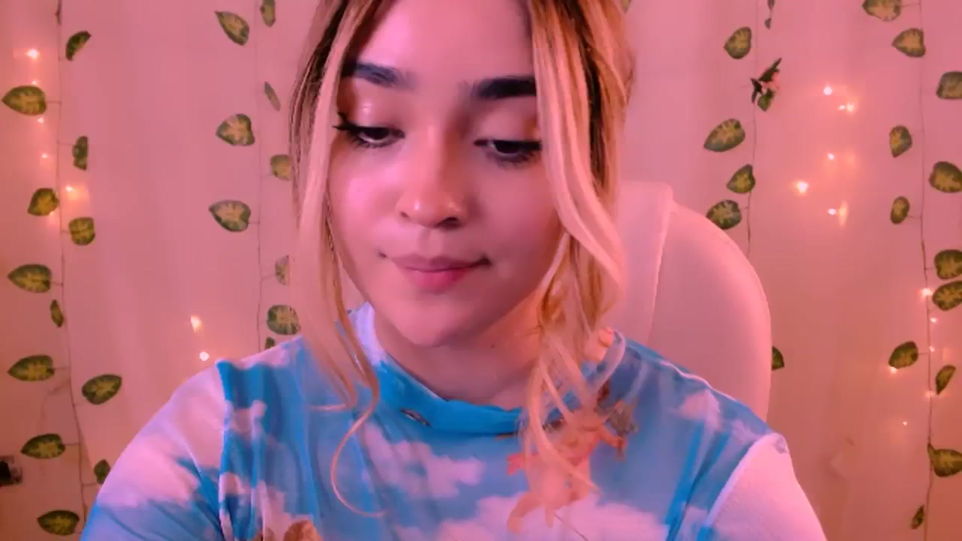 Gallery image thumbnail from Sugar_h0ney's myfreecams stream on, 06/12/2024, 08:46 image 16 of 20