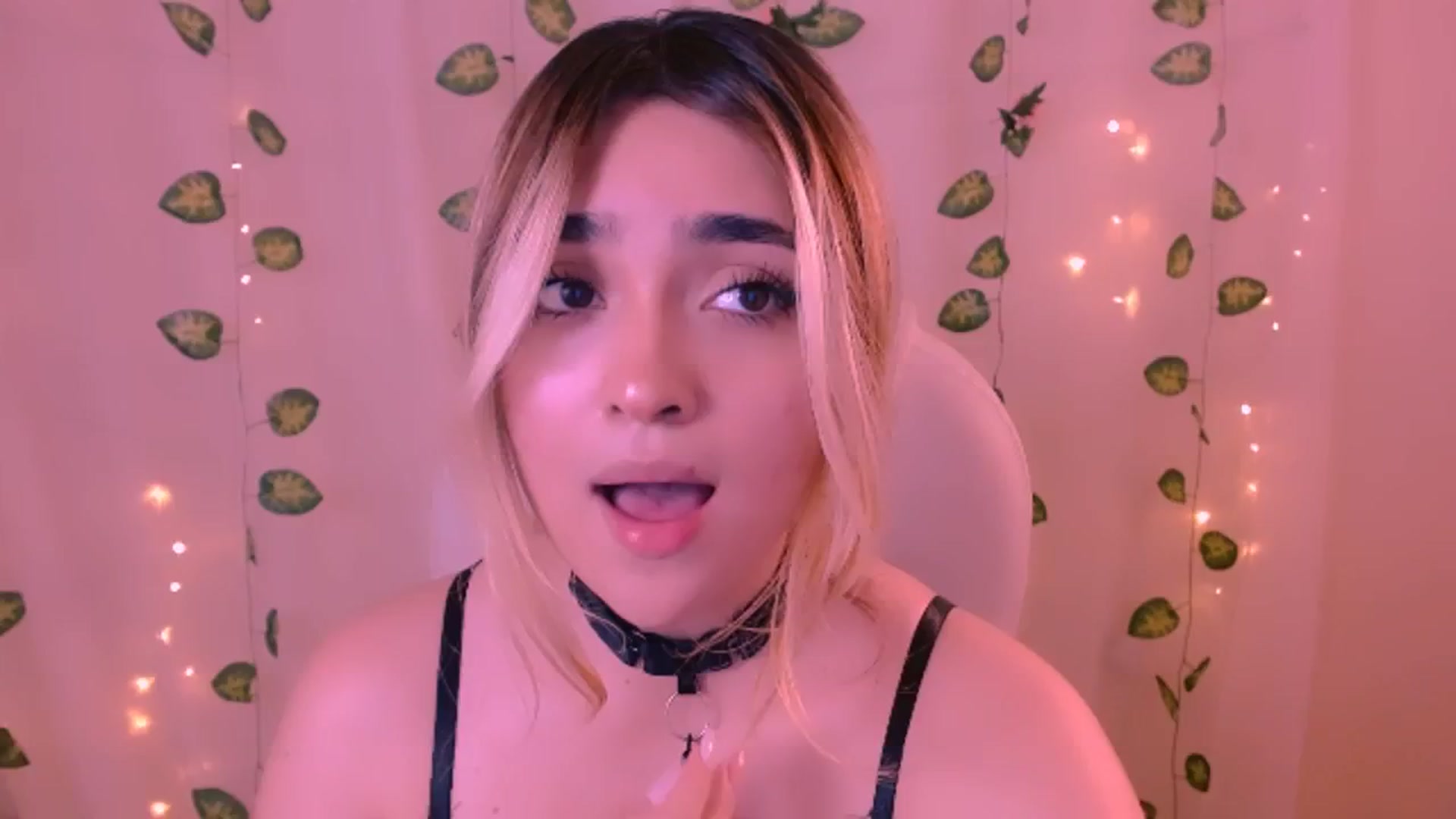 Gallery image thumbnail from Sugar_h0ney's myfreecams stream on, 06/15/2024, 09:41 image 20 of 20
