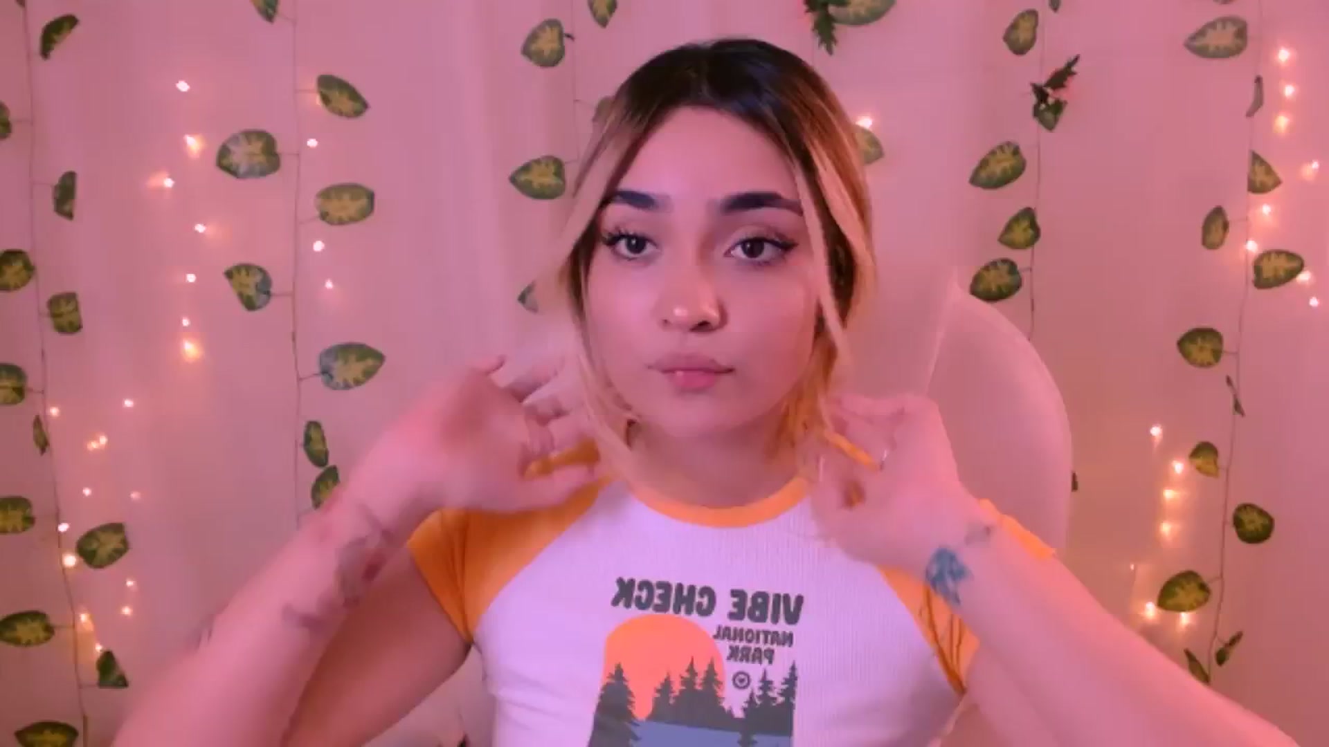 Gallery image thumbnail from Sugar_h0ney's myfreecams stream on, 06/15/2024, 09:41 image 12 of 20