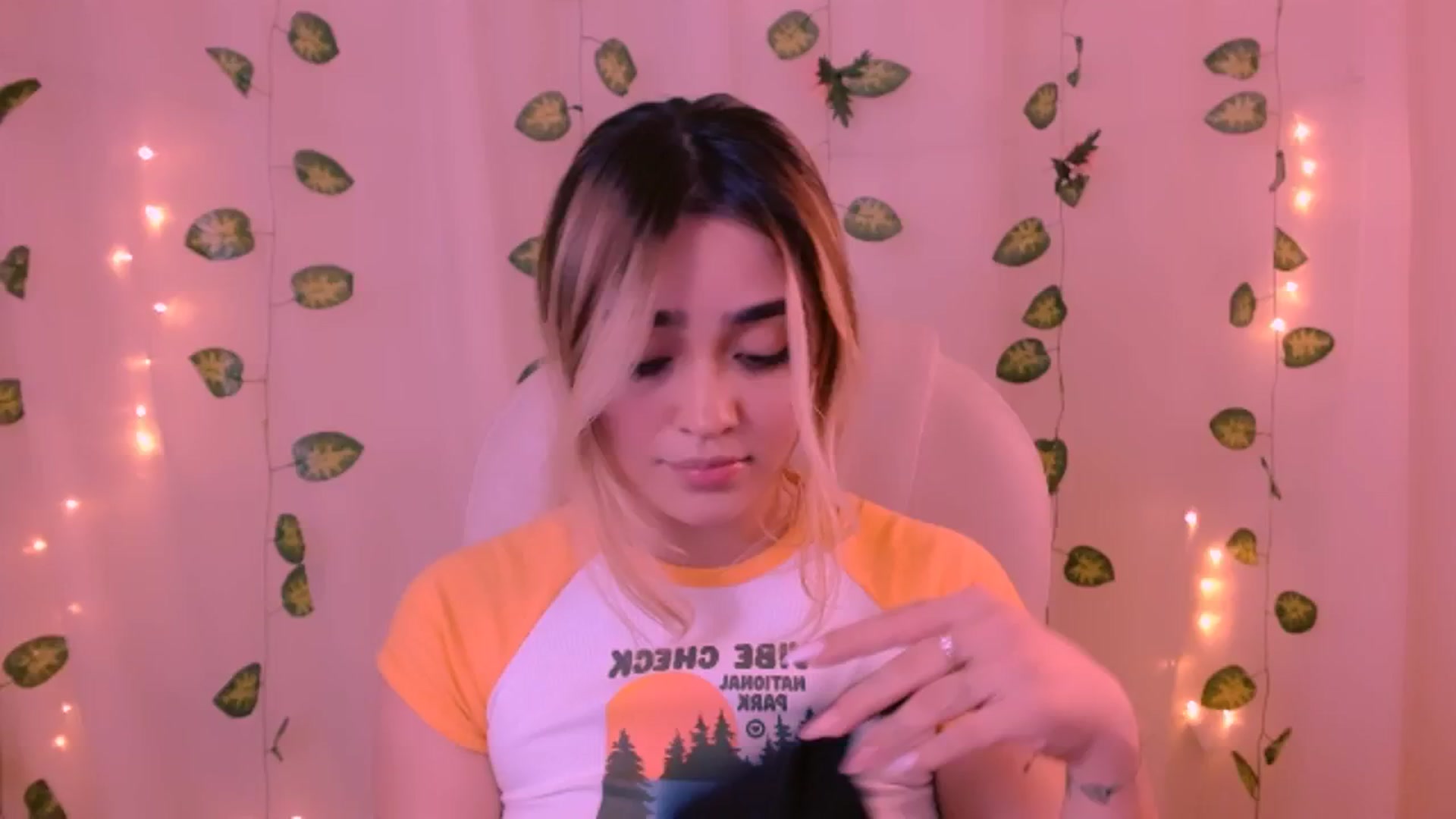 Gallery image thumbnail from Sugar_h0ney's myfreecams stream on, 06/15/2024, 09:41 image 14 of 20