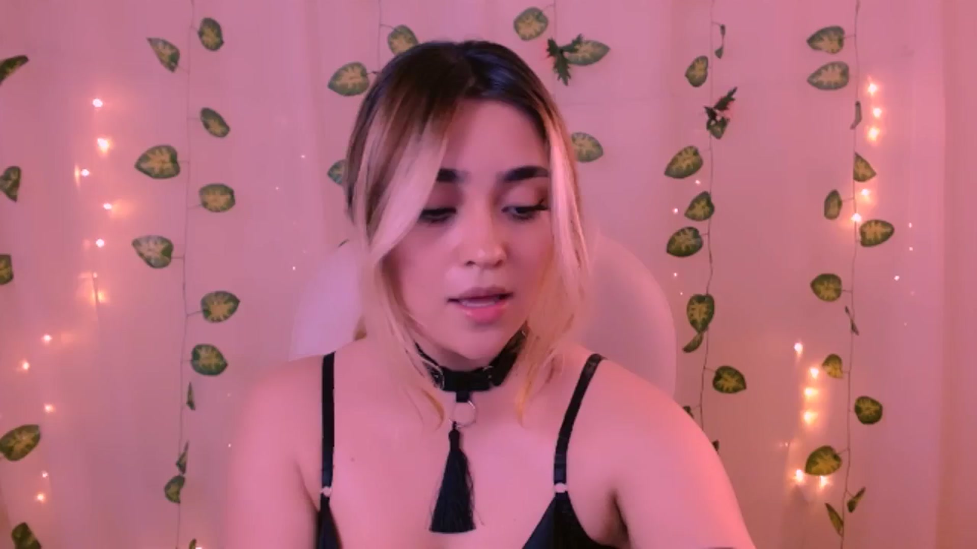 Gallery image thumbnail from Sugar_h0ney's myfreecams stream on, 06/15/2024, 09:41 image 17 of 20