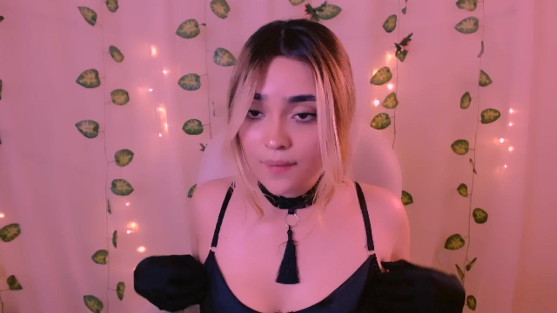 Gallery image thumbnail from Sugar_h0ney's myfreecams stream on, 06/15/2024, 09:41 image 18 of 20