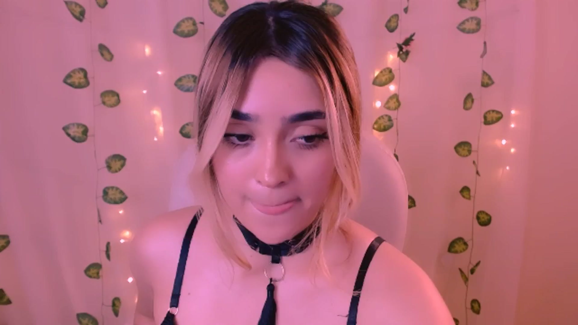 Gallery image thumbnail from Sugar_h0ney's myfreecams stream on, 06/15/2024, 09:41 image 19 of 20
