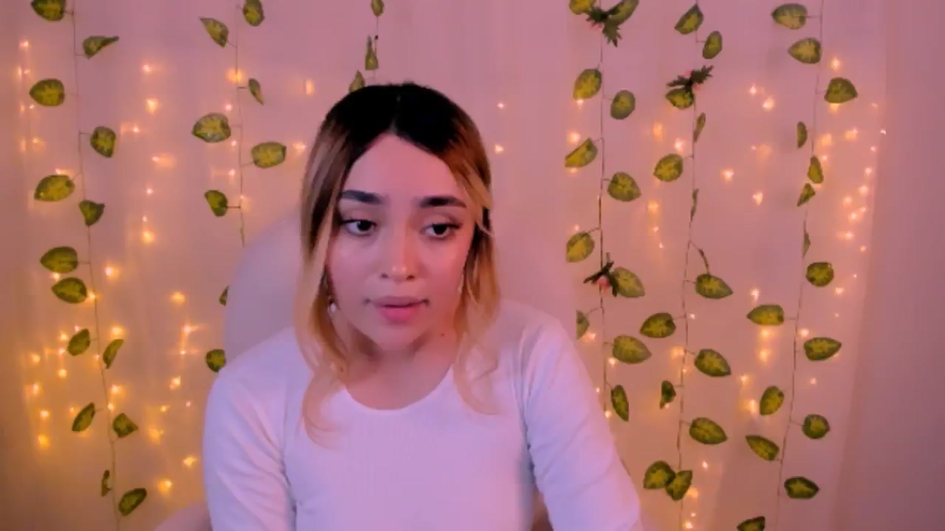 Gallery image thumbnail from Sugar_h0ney's myfreecams stream on, 06/21/2024, 07:01 image 5 of 20