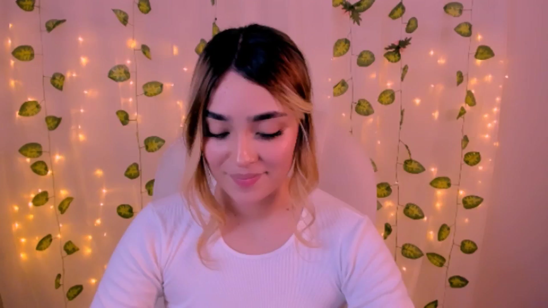 Gallery image thumbnail from Sugar_h0ney's myfreecams stream on, 06/21/2024, 07:01 image 10 of 20