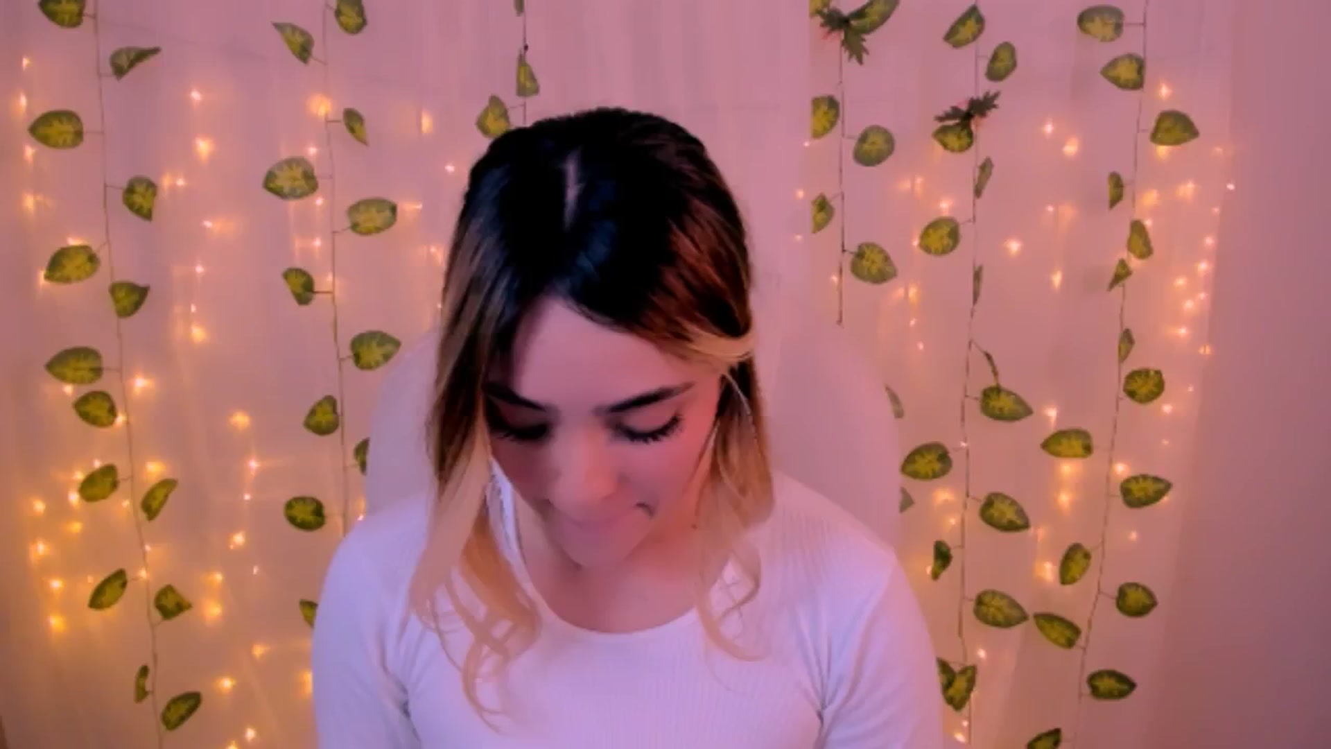 Gallery image thumbnail from Sugar_h0ney's myfreecams stream on, 06/21/2024, 07:01 image 11 of 20