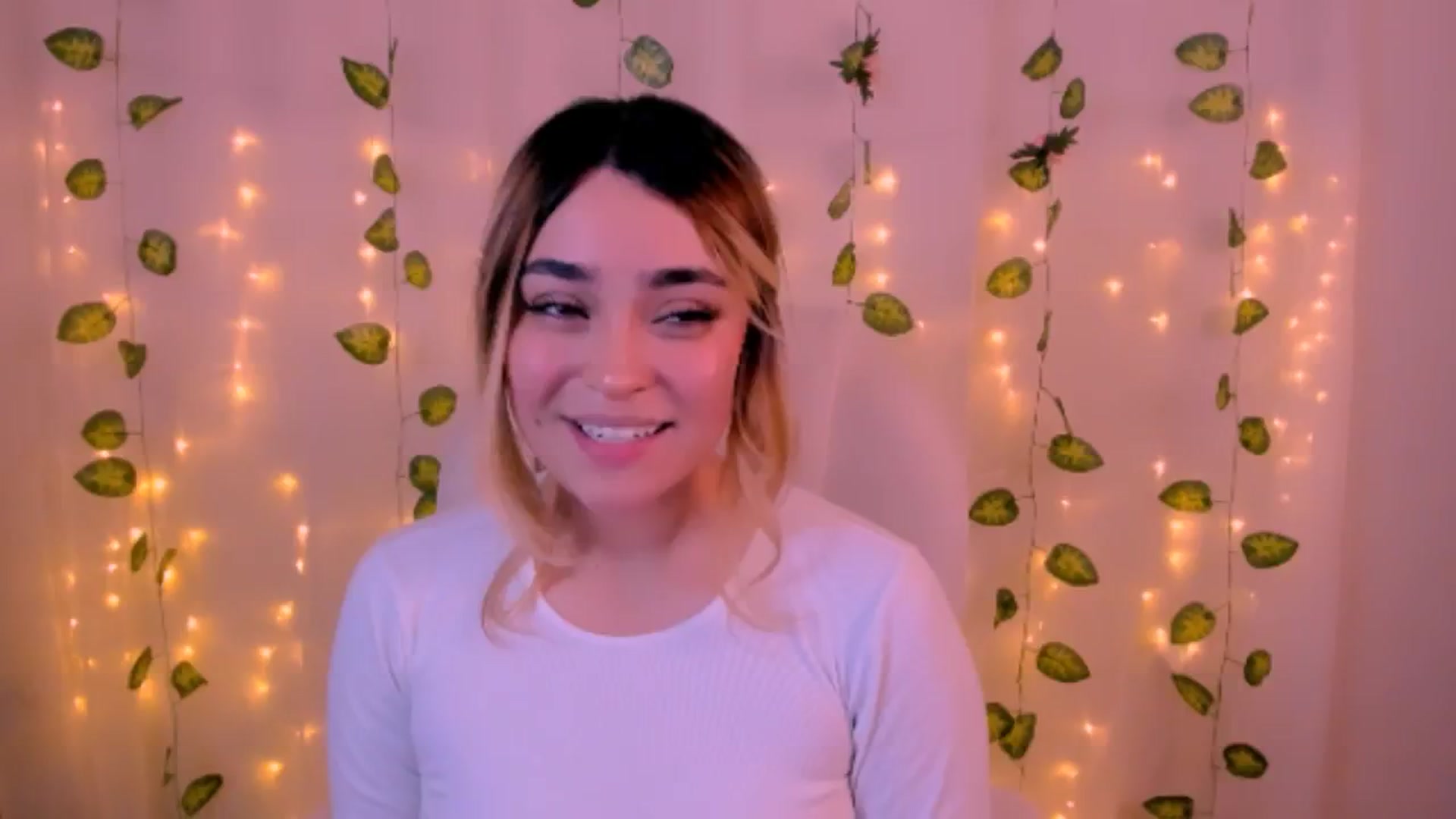Gallery image thumbnail from Sugar_h0ney's myfreecams stream on, 06/21/2024, 07:01 image 1 of 20