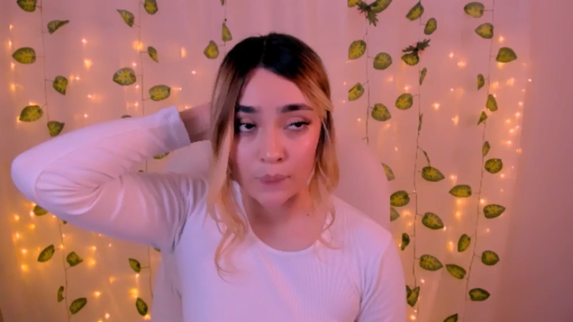 Gallery image thumbnail from Sugar_h0ney's myfreecams stream on, 06/21/2024, 07:01 image 9 of 20