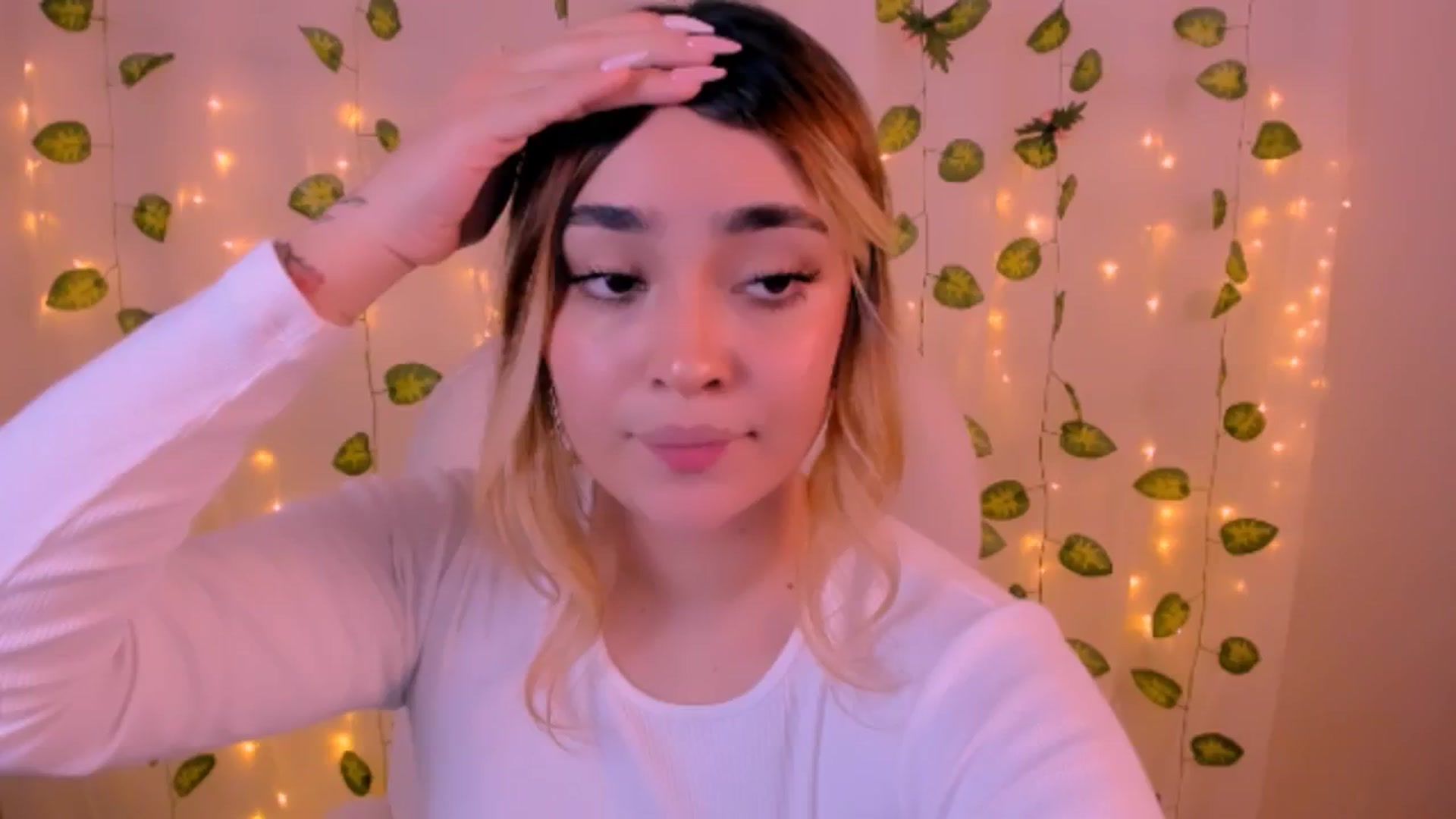 Gallery image thumbnail from Sugar_h0ney's myfreecams stream on, 06/21/2024, 07:01 image 15 of 20