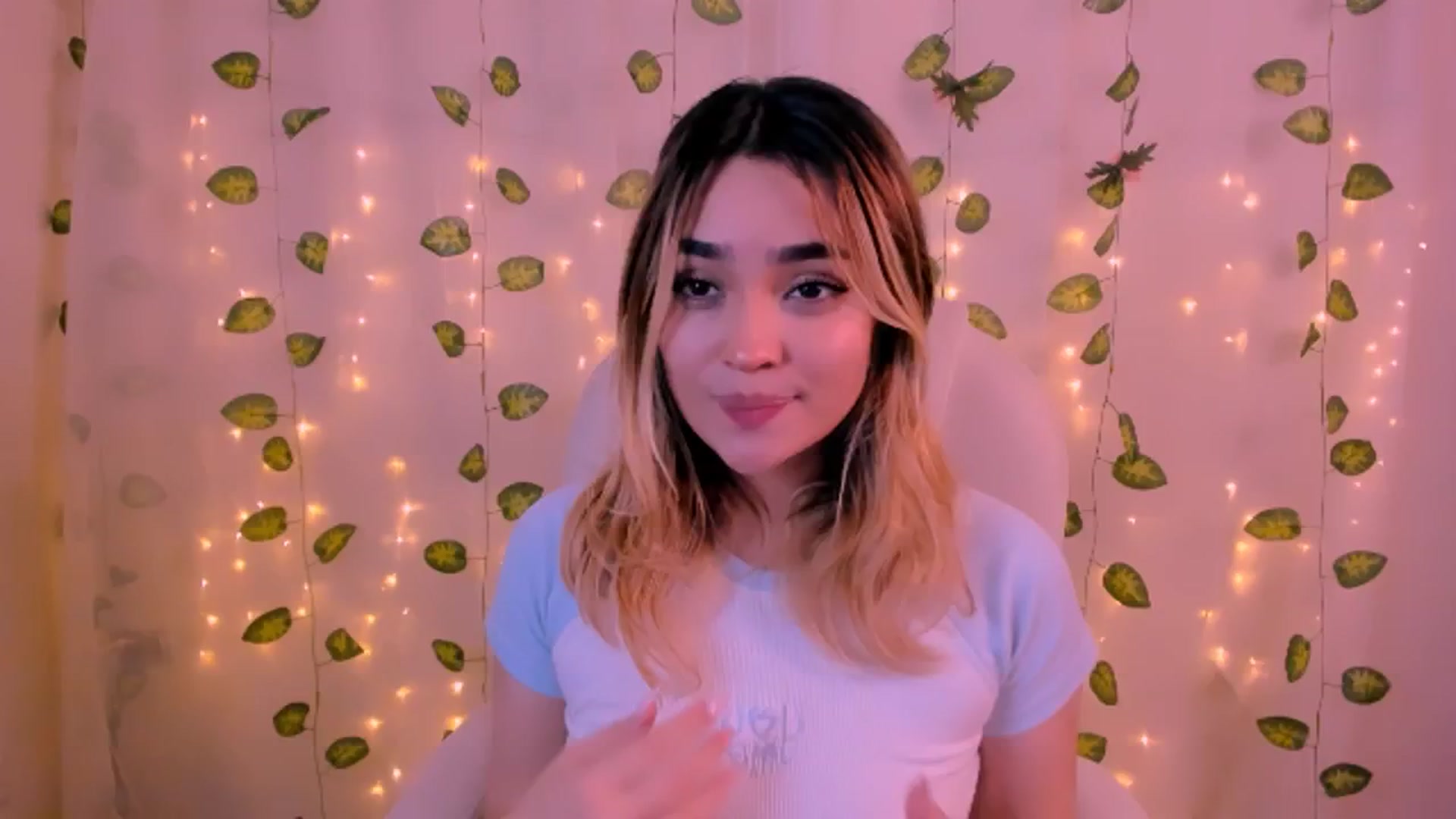 Gallery image thumbnail from Sugar_h0ney's myfreecams stream on, 06/23/2024, 08:16 image 20 of 20