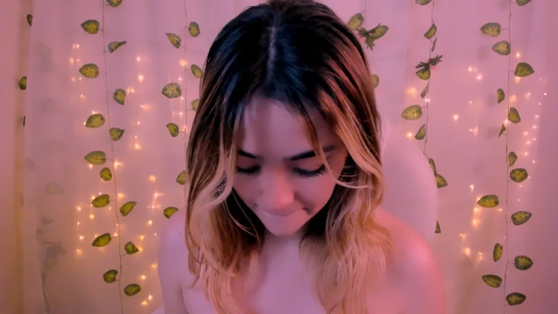 Gallery image thumbnail from Sugar_h0ney's myfreecams stream on, 06/23/2024, 08:16 image 4 of 20