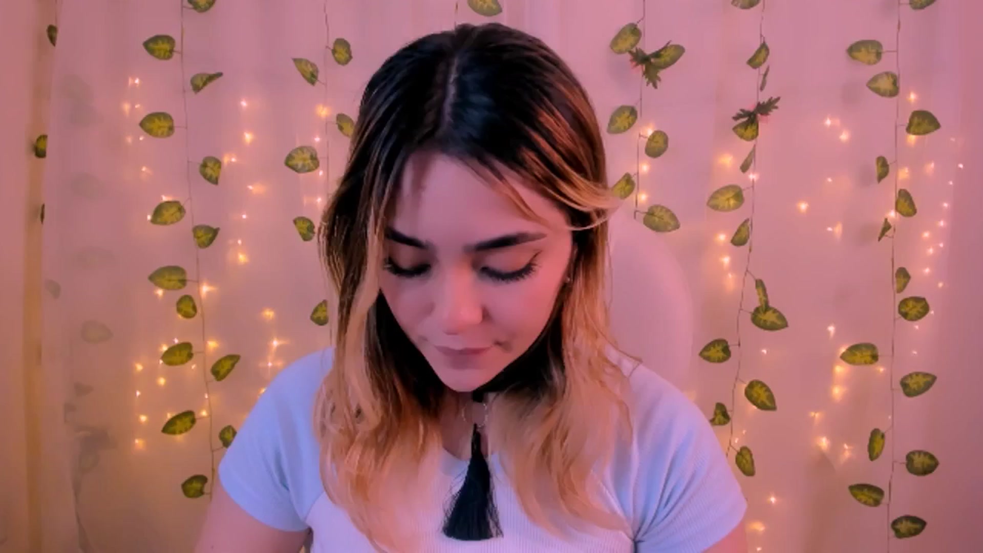 Gallery image thumbnail from Sugar_h0ney's myfreecams stream on, 06/23/2024, 08:16 image 16 of 20