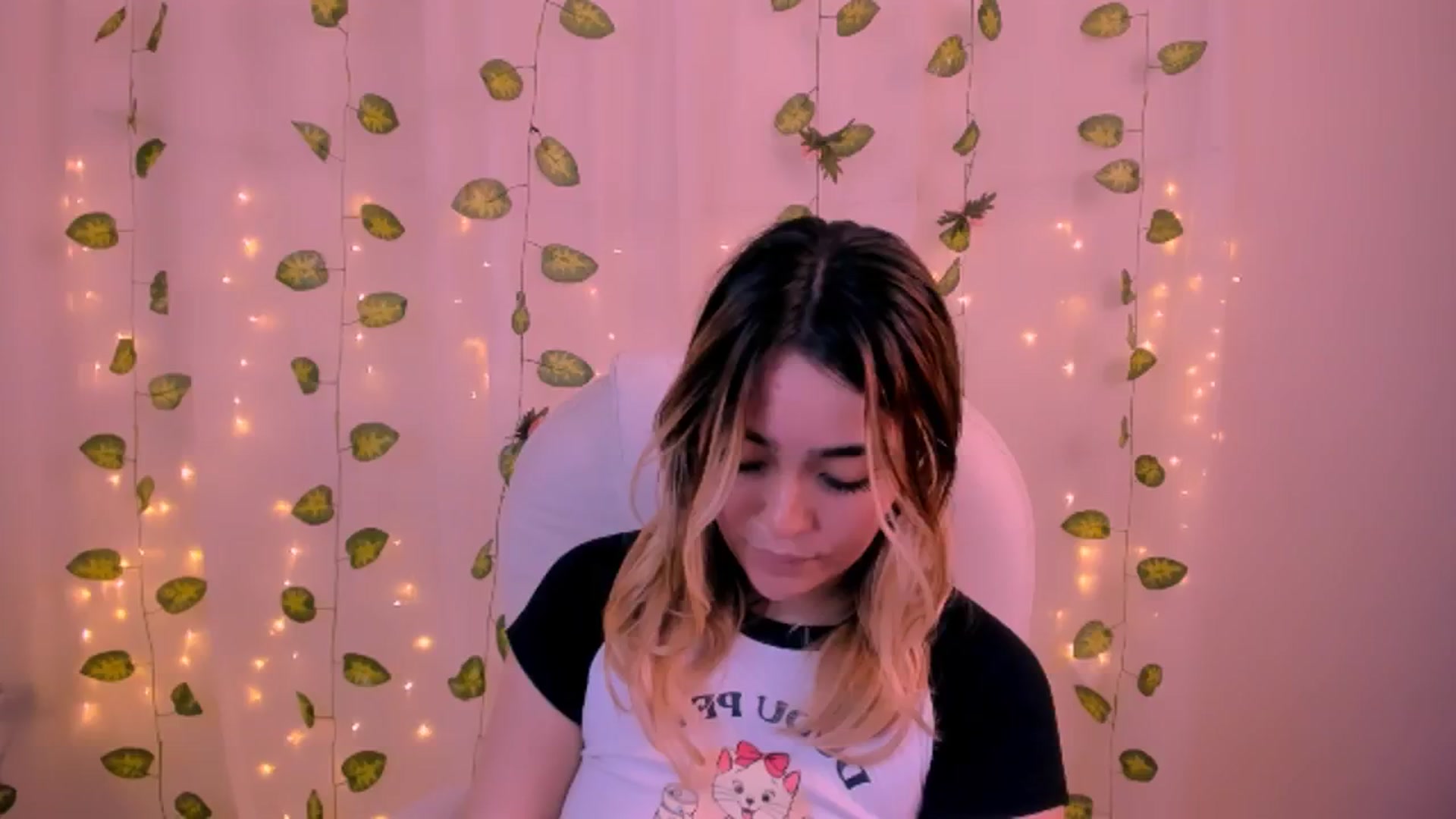 Gallery image thumbnail from Sugar_h0ney's myfreecams stream on, 06/24/2024, 05:16 image 17 of 20