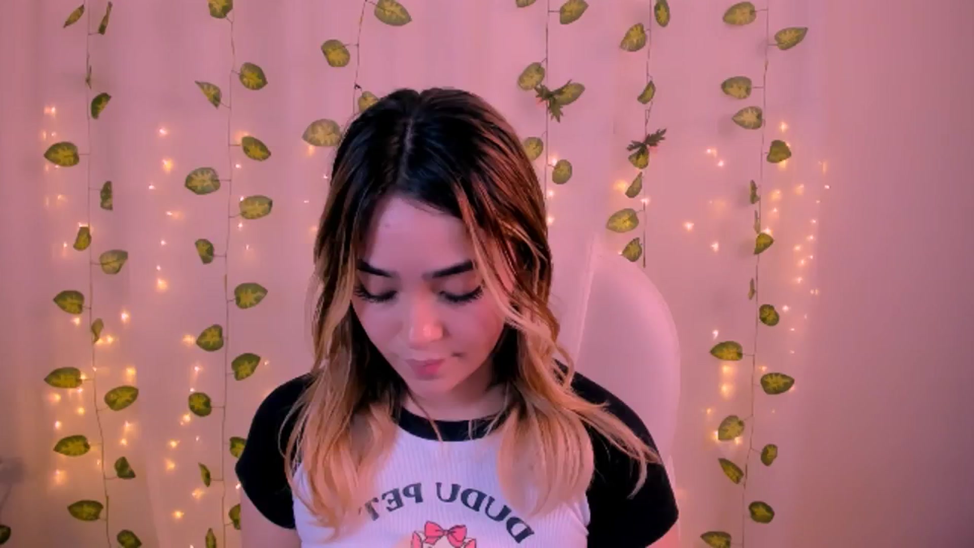 Gallery image thumbnail from Sugar_h0ney's myfreecams stream on, 06/24/2024, 05:16 image 18 of 20