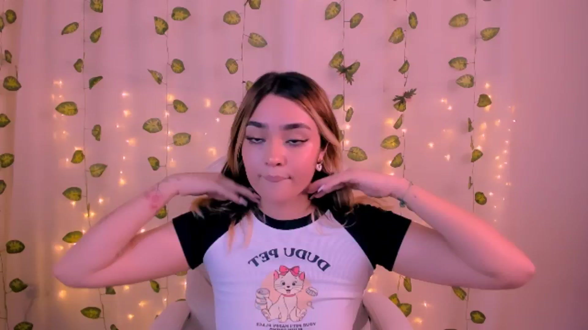 Gallery image thumbnail from Sugar_h0ney's myfreecams stream on, 06/24/2024, 05:16 image 2 of 20