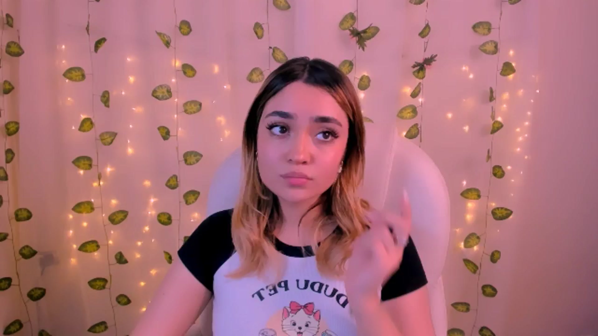 Gallery image thumbnail from Sugar_h0ney's myfreecams stream on, 06/24/2024, 07:16 image 6 of 20