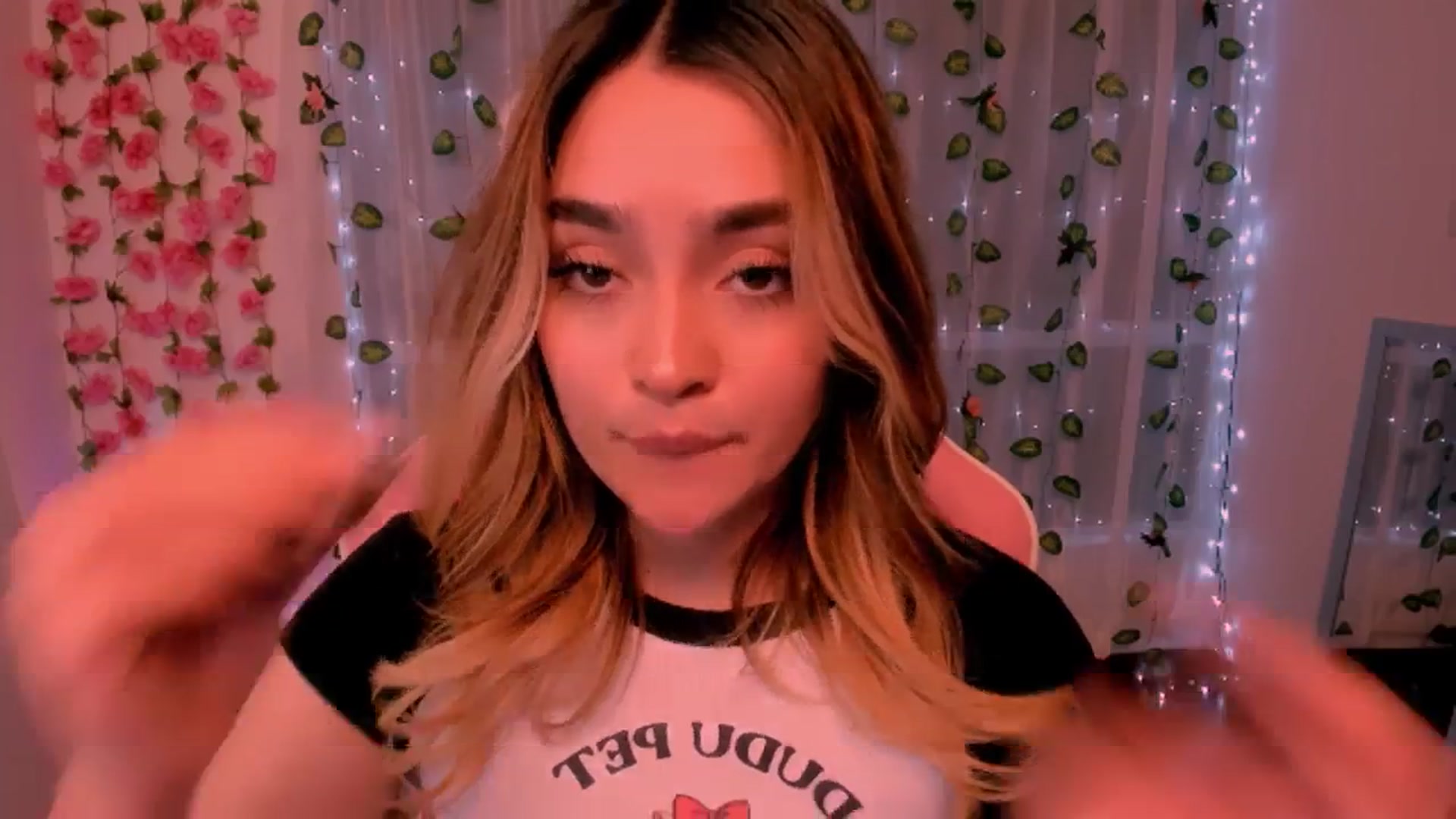 Gallery image thumbnail from Sugar_h0ney's myfreecams stream on, 07/22/2024, 06:57 image 9 of 20