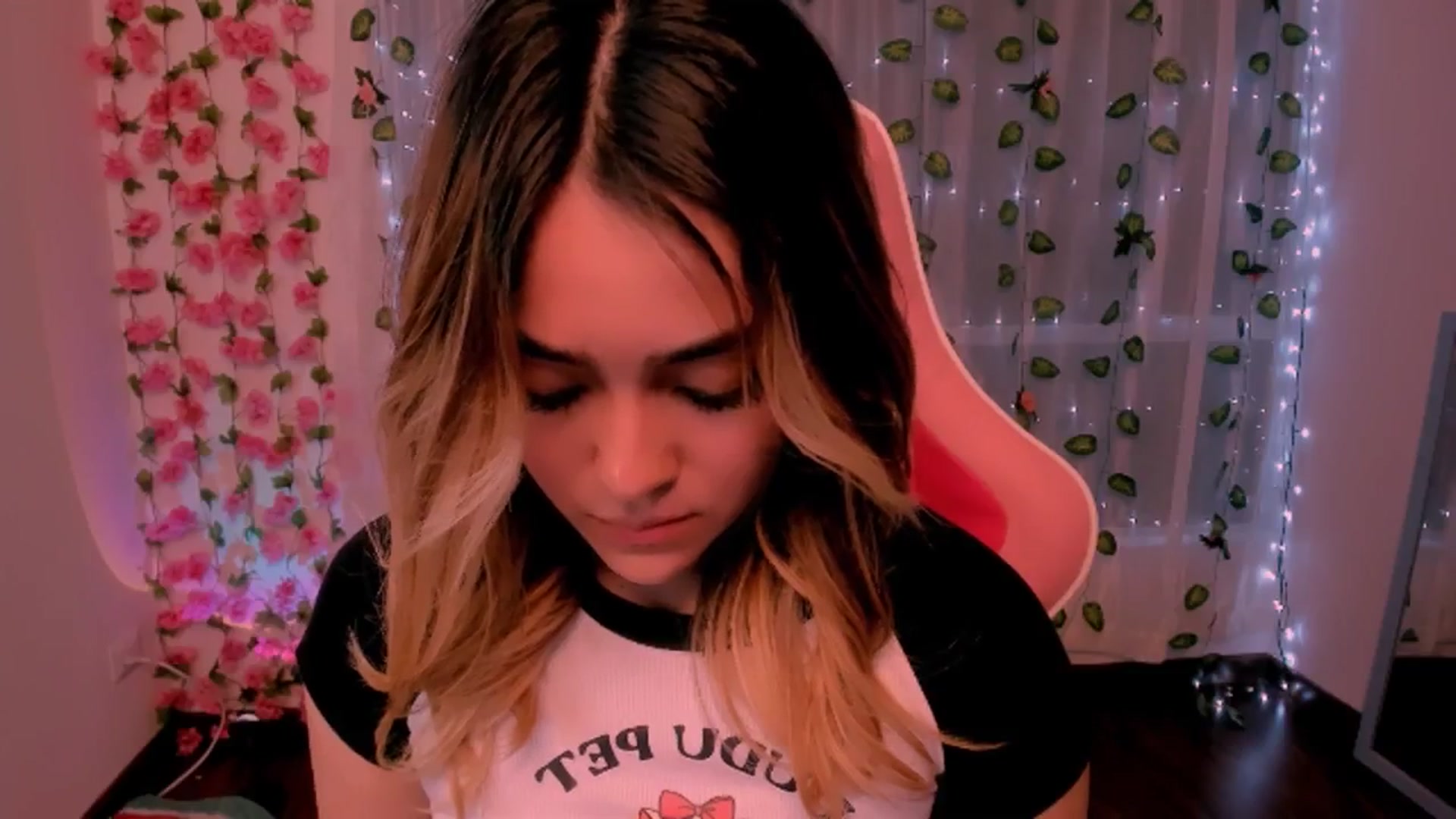 Gallery image thumbnail from Sugar_h0ney's myfreecams stream on, 07/22/2024, 06:57 image 4 of 20