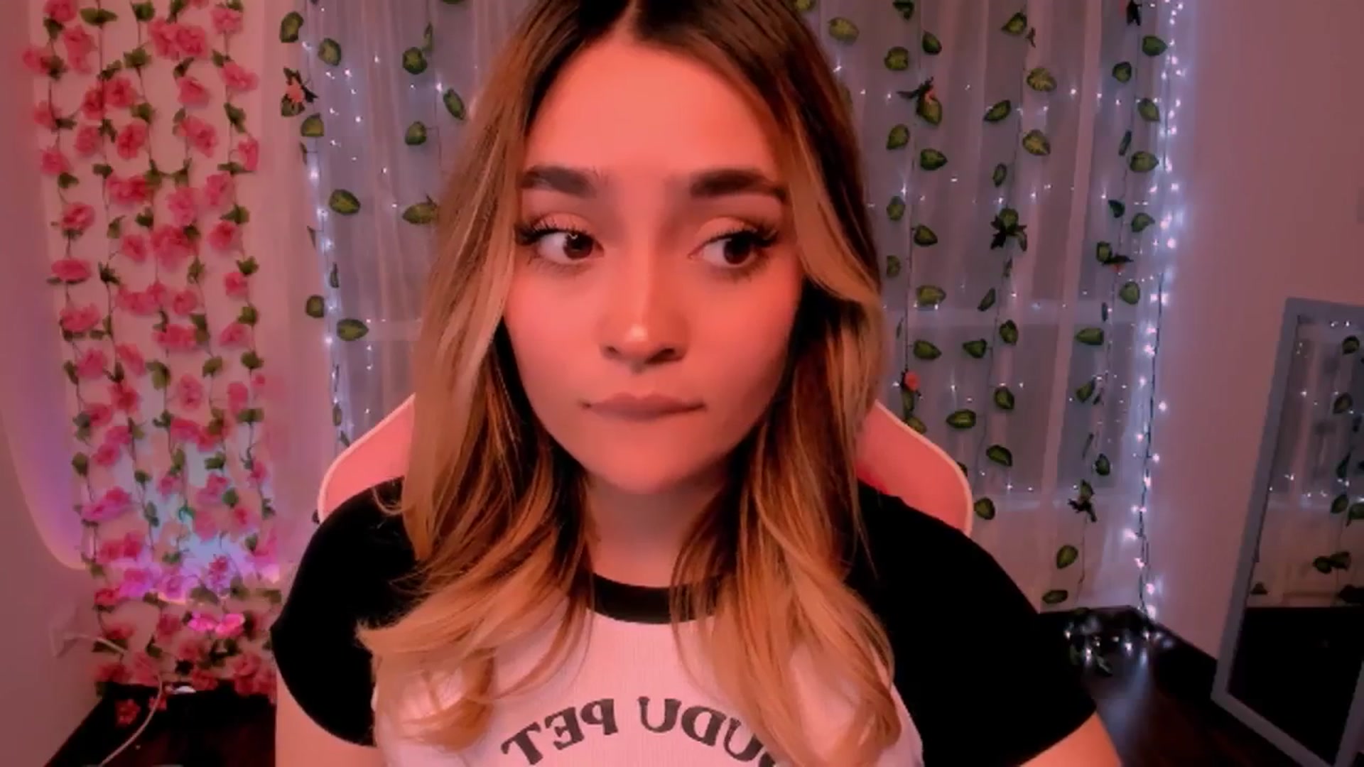 Gallery image thumbnail from Sugar_h0ney's myfreecams stream on, 07/22/2024, 06:57 image 8 of 20