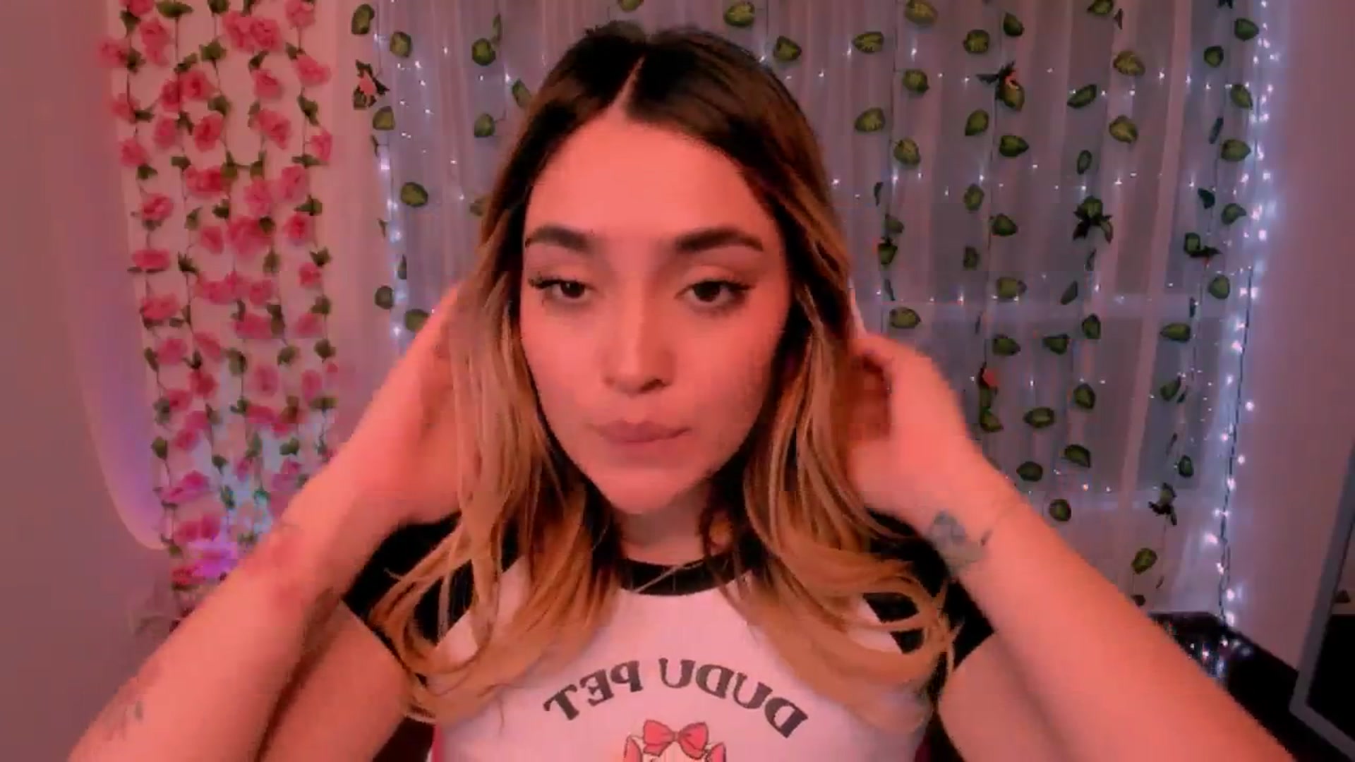 Gallery image thumbnail from Sugar_h0ney's myfreecams stream on, 07/22/2024, 06:57 image 19 of 20