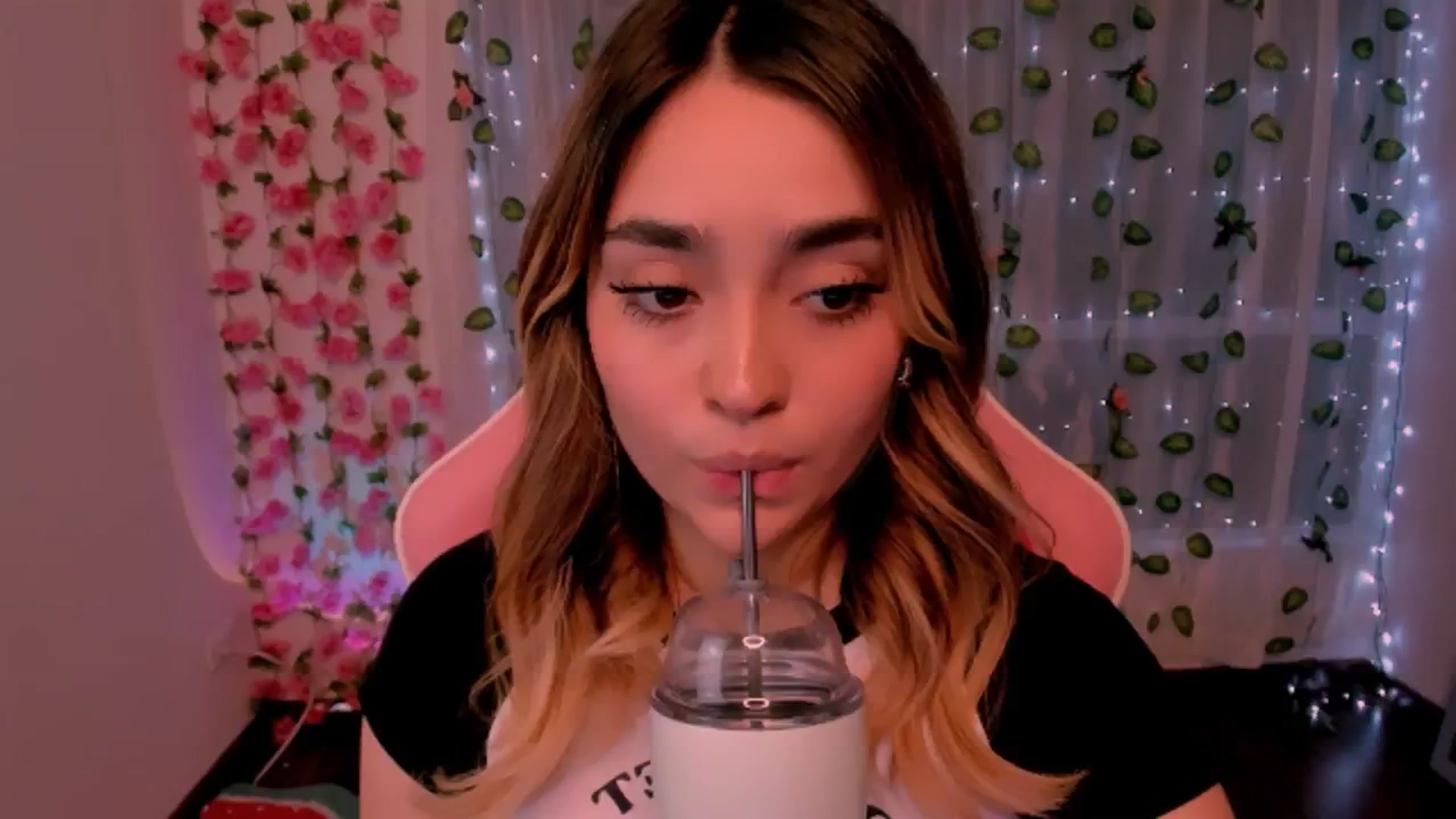 Gallery image thumbnail from Sugar_h0ney's myfreecams stream on, 07/29/2024, 07:07 image 19 of 20